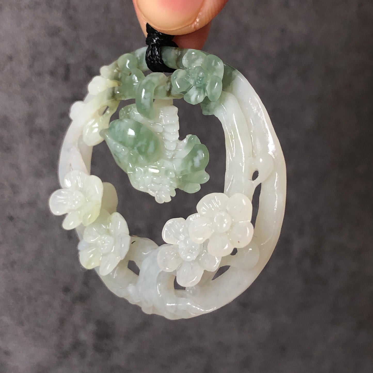 Movable! Certified Natural Xiu Jade Serpentine Hand Carved Magpie Bird Dangler with Flower Pendant Adjustable Necklace | Green & White