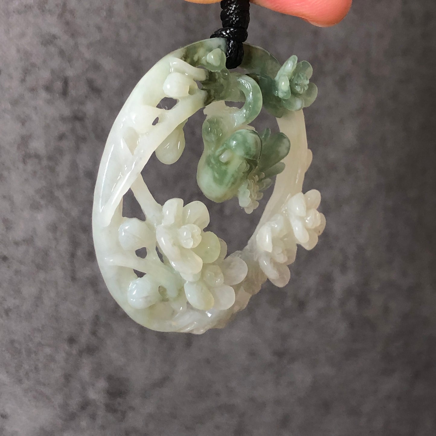 Movable! Certified Natural Xiu Jade Serpentine Hand Carved Magpie Bird Dangler with Flower Pendant Adjustable Necklace | Green & White