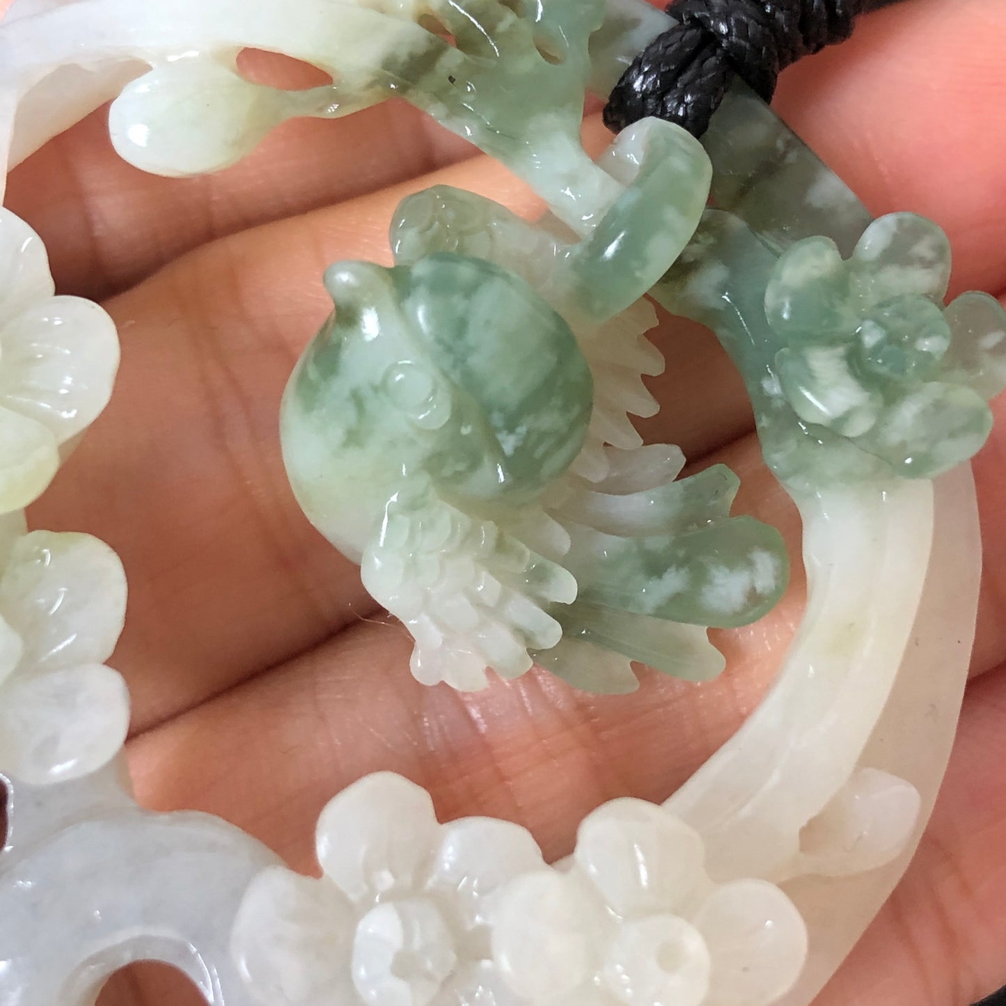 Movable! Certified Natural Xiu Jade Serpentine Hand Carved Magpie Bird Dangler with Flower Pendant Adjustable Necklace | Green & White