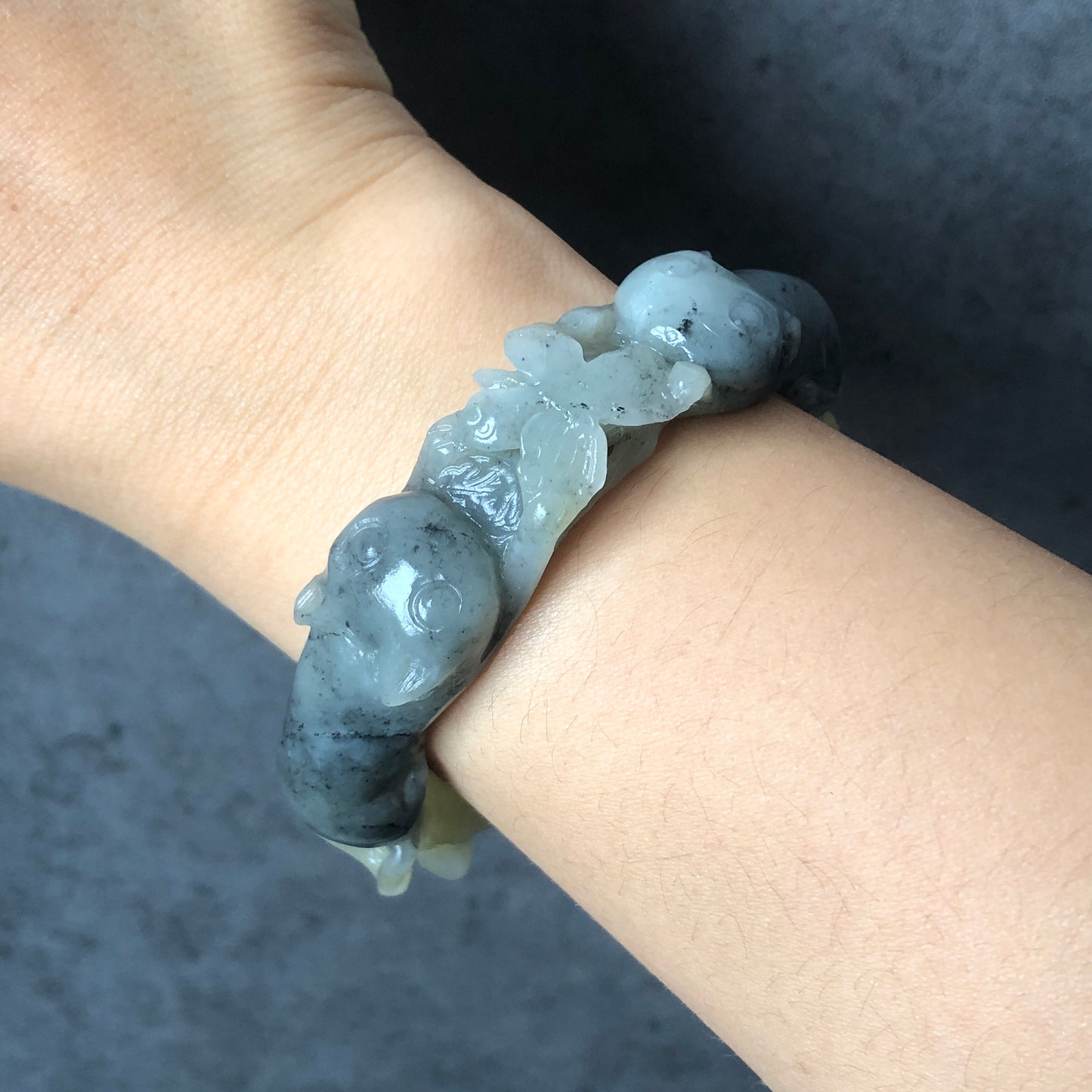 55.3mm Natural Xiu Jade Serpentine Hand Carved Black Kitten Cat with Butterfly and Yellow Peach Blossom Crystal Stone Bangle Bracelet