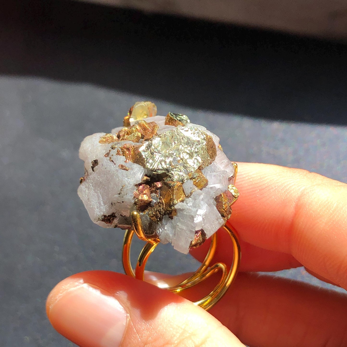 Raw Chalcopyrite Quartz Ring, Raw Stone Ring Big Raw Crystal Ring, Large Statement Ring, Chunky Irregular Ring, Oversize Gemstone Jewelry, gold-plated copper ring, Huge Cocktail Ring, Large Quartz Ring, Massive crystal Ring, Birthstone Ring for men