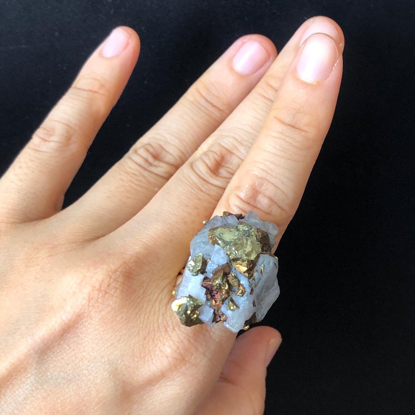 Raw Chalcopyrite Quartz Ring, Raw Stone Ring Big Raw Crystal Ring, Large Statement Ring, Chunky Irregular Ring, Oversize Gemstone Jewelry, gold-plated copper ring, Huge Cocktail Ring, Large Quartz Ring, Massive crystal Ring, Birthstone Ring for men