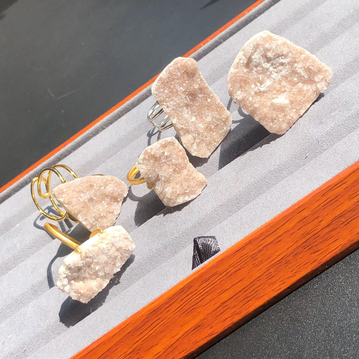 raw pink quartz ring, raw calcite ring , raw pink stone ring, raw pink quartz, pink quartz ring, Raw Stone Ring, Big Raw Crystal Ring Xlarge, Rough Huge Statement Ring, Chunky Irregular Raw Mineral Ring, Huge Stone Ring, Large statement ring