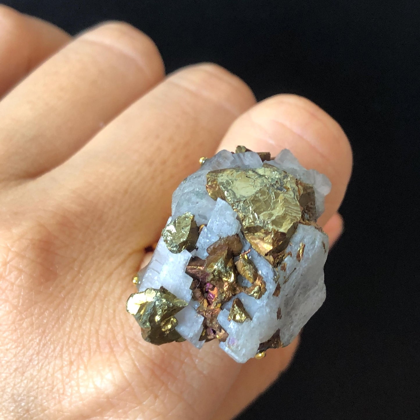 Raw Chalcopyrite Quartz Ring, Raw Stone Ring Big Raw Crystal Ring, Large Statement Ring, Chunky Irregular Ring, Oversize Gemstone Jewelry, gold-plated copper ring, Huge Cocktail Ring, Large Quartz Ring, Massive crystal Ring, Birthstone Ring for men