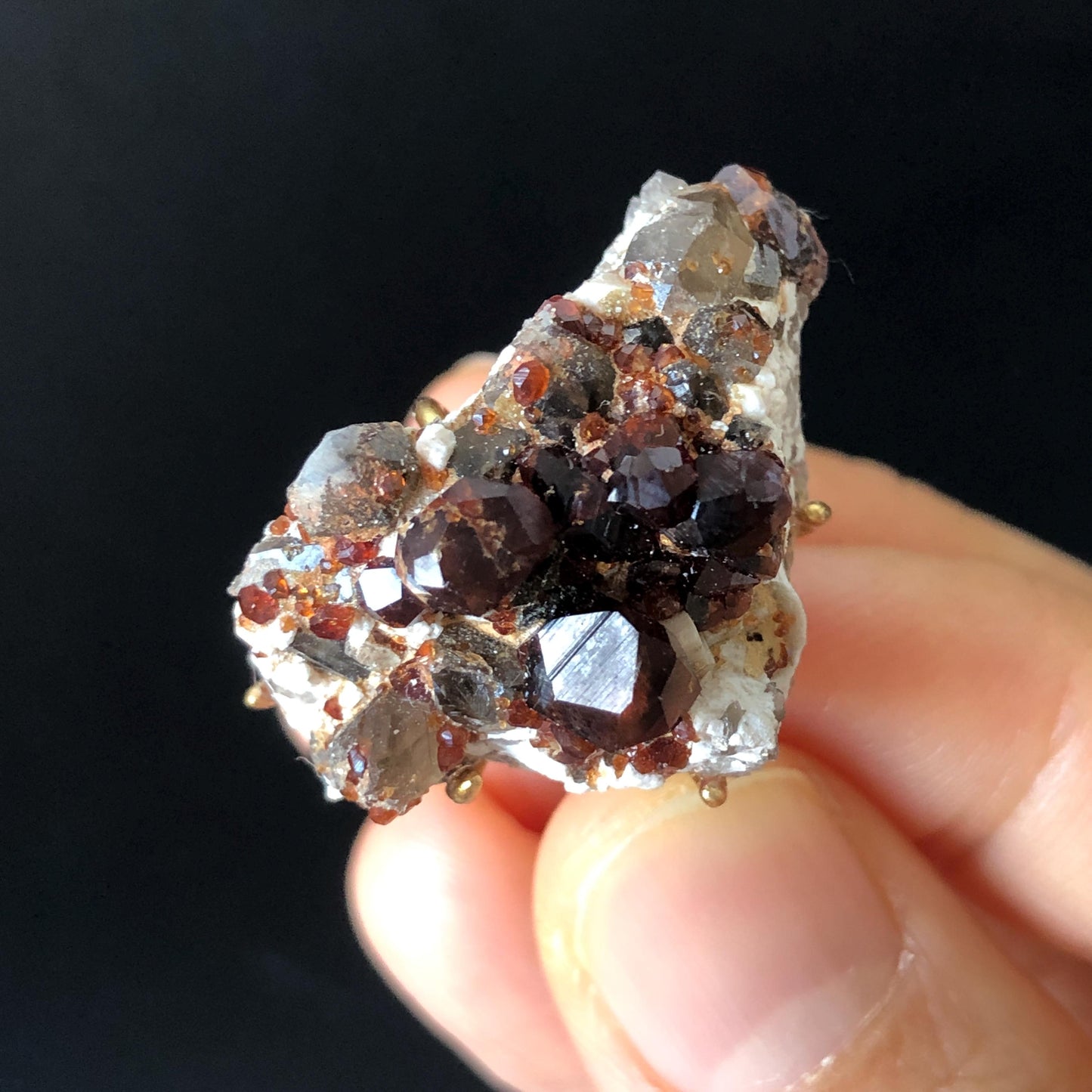 Raw Garnet Smoky Quartz Ring, Raw Stone Crystal Ring, Raw Mineral Ring, Chunky Irregular Ring Gift, Red gemstone statement ring, January June birthstone ring, gold-plated copper ring, healing stone, passion crystal, gift for him her, men women ring