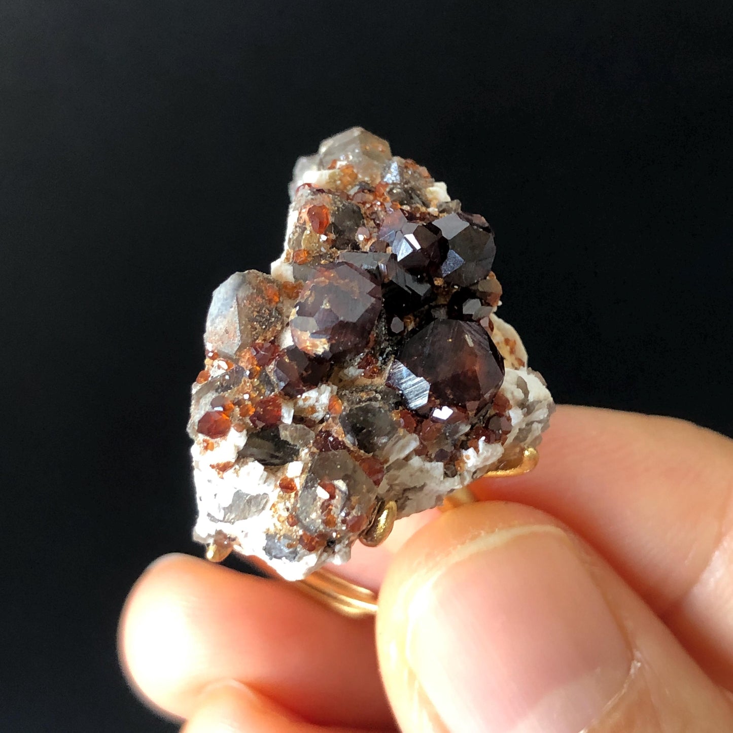 Raw Garnet Smoky Quartz Ring, Raw Stone Crystal Ring, Raw Mineral Ring, Chunky Irregular Ring Gift, Red gemstone statement ring, January June birthstone ring, gold-plated copper ring, healing stone, passion crystal, gift for him her, men women ring
