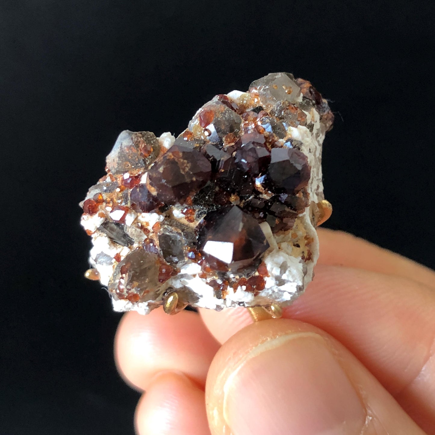 Raw Garnet Smoky Quartz Ring, Raw Stone Crystal Ring, Raw Mineral Ring, Chunky Irregular Ring Gift, Red gemstone statement ring, January June birthstone ring, gold-plated copper ring, healing stone, passion crystal, gift for him her, men women ring