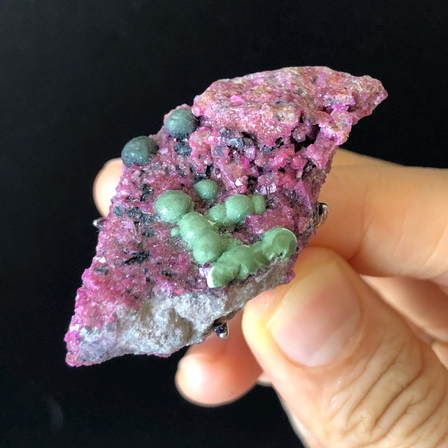 Raw Malachite Cobaltoan Calcite Ring, Minerals Specimen Ring, Large Stone Ring Big Crystal Ring, Chunky Irregular Gemstone Statement Ring, birthstone ring for her hugh cocktail ring for men Raw stone ring for women untreated natural crystal purple stone green gemstone ring silver-plated copper ring