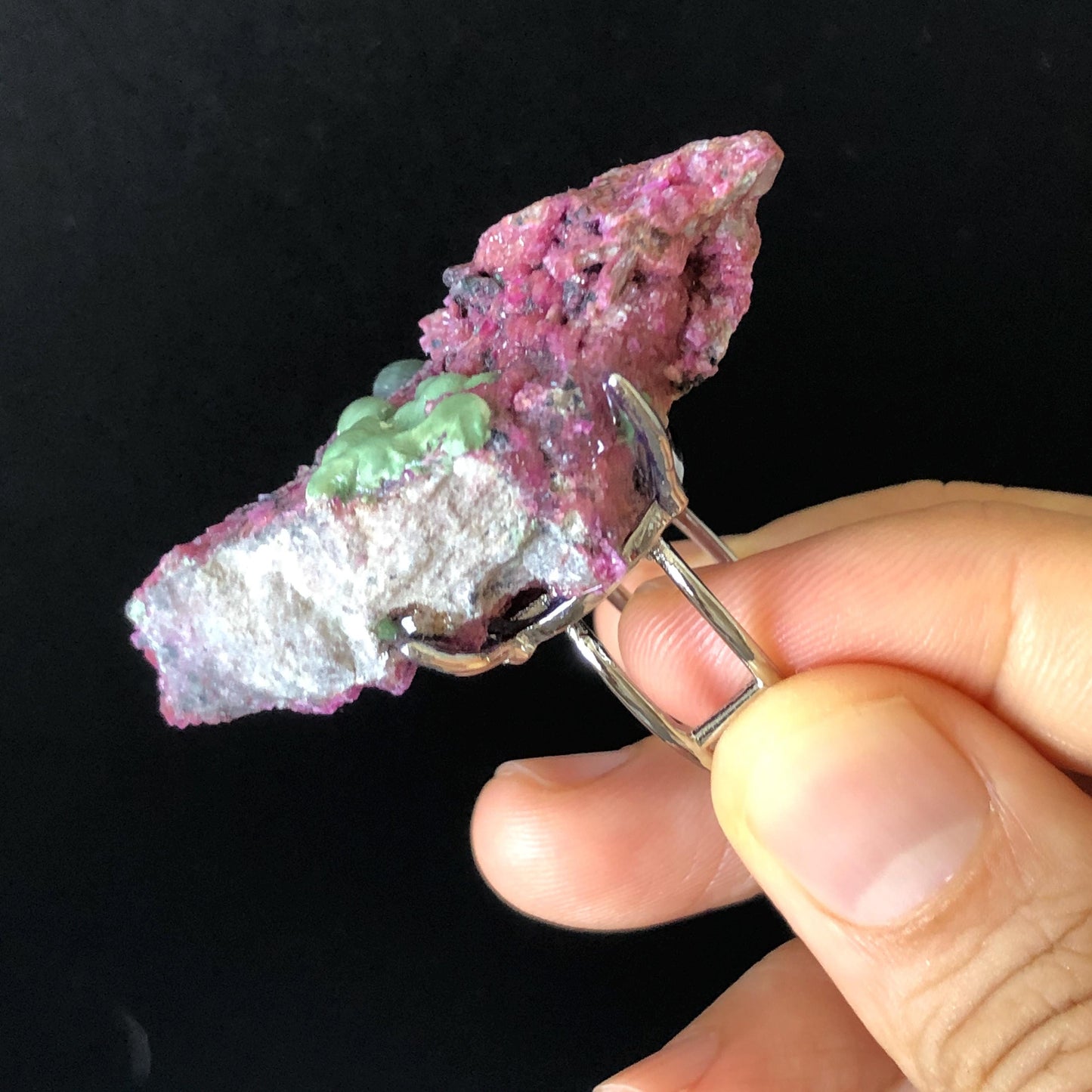 Raw Malachite Cobaltoan Calcite Ring, Minerals Specimen Ring, Large Stone Ring Big Crystal Ring, Chunky Irregular Gemstone Statement Ring, birthstone ring for her hugh cocktail ring for men Raw stone ring for women untreated natural crystal purple stone green gemstone ring silver-plated copper ring