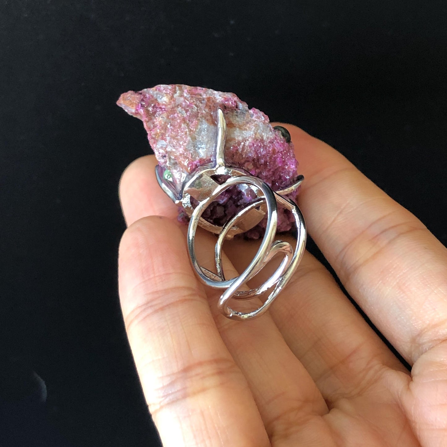 Raw Malachite Cobaltoan Calcite Ring, Minerals Specimen Ring, Large Stone Ring Big Crystal Ring, Chunky Irregular Gemstone Statement Ring, birthstone ring for her hugh cocktail ring for men Raw stone ring for women untreated natural crystal purple stone green gemstone ring silver-plated copper ring