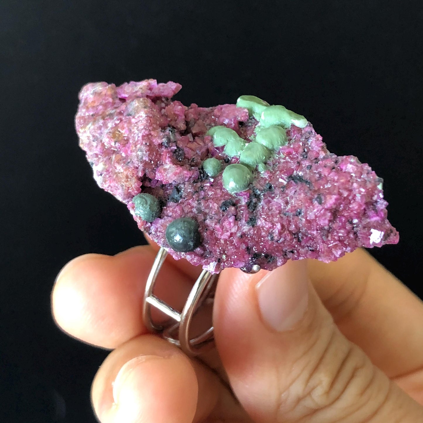 Raw Malachite Cobaltoan Calcite Ring, Minerals Specimen Ring, Large Stone Ring Big Crystal Ring, Chunky Irregular Gemstone Statement Ring, birthstone ring for her hugh cocktail ring for men Raw stone ring for women untreated natural crystal purple stone green gemstone ring silver-plated copper ring
