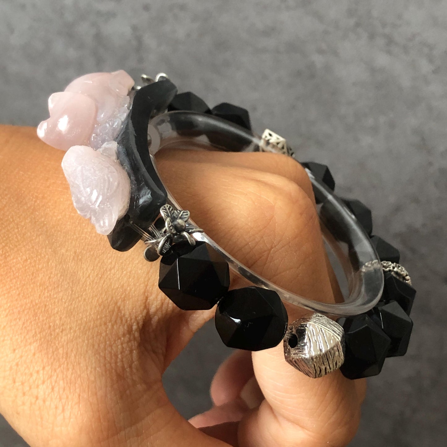 Natural Xiu Jade Serpentine Hand Carved Cat & Bird Charm with Black Agate Bead Bracelet | Black Pink Jade | Vintage Tibetan Silver | Crystal Stone Gemstone Gift for her elastic stretch bracelet jade carving pink jade black jade hand engraved jade bracelet hand carved jade charm jade pendant black bead bracelet big beaded bracelet silver accessory vintage bracelet antique bracelet cat carving engraved bird carving tailor made customized gift personalised gothic bracelet cat lover gift