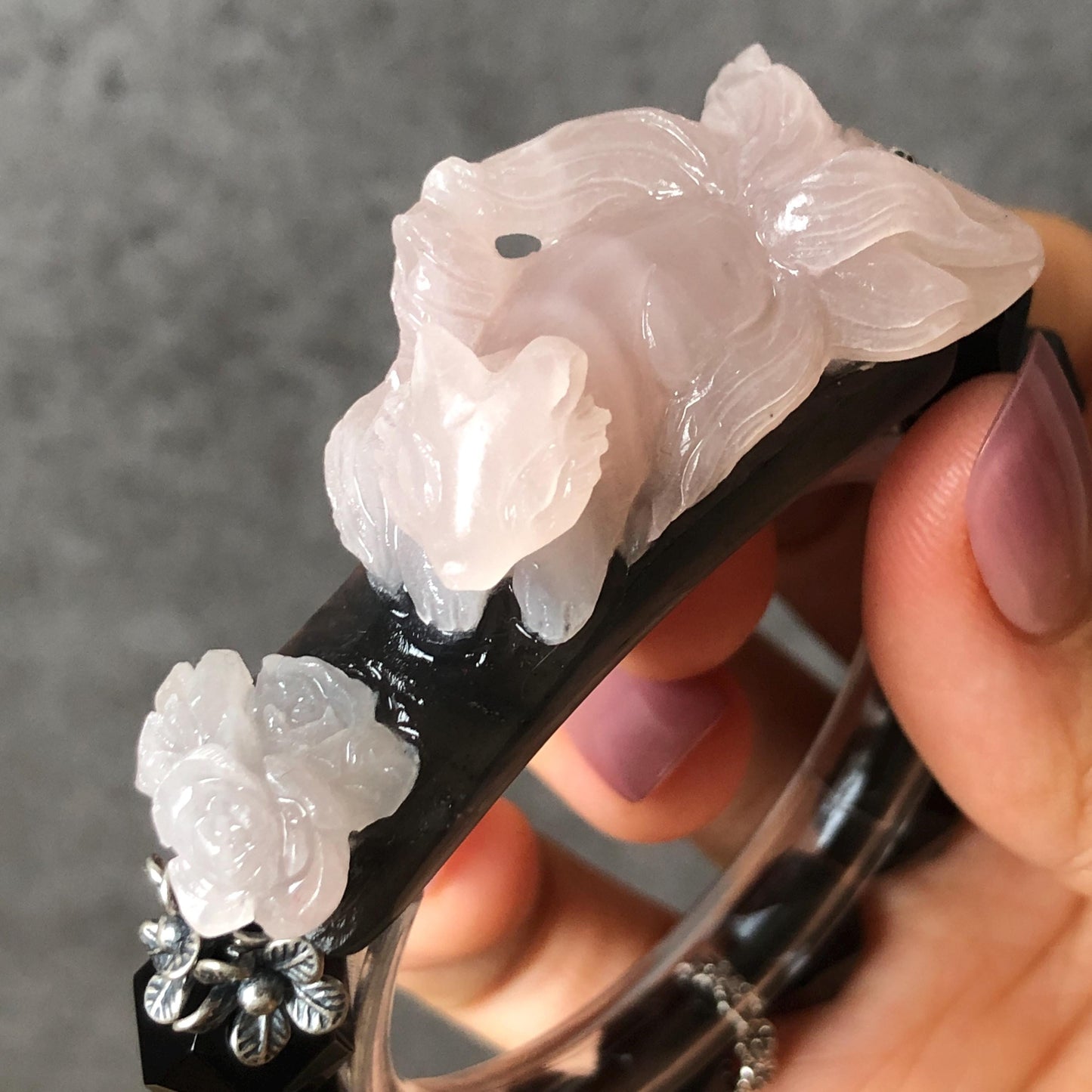 Natural Xiu Jade Serpentine Hand Carved Nine-Tailed Fox Charm with Black Agate Bead Bracelet | Black Pink Jade | Vintage Tibetan Silver | Crystal Stone Gemstone Gift for her elastic stretch bracelet jade carving pink jade black jade hand engraved jade bracelet hand carved jade charm jade pendant black bead bracelet big beaded bracelet silver accessory vintage bracelet antique bracelet nine tail fox carving hand engraved fox tailor made customized gift personalised gothic bracelet fox lover gift