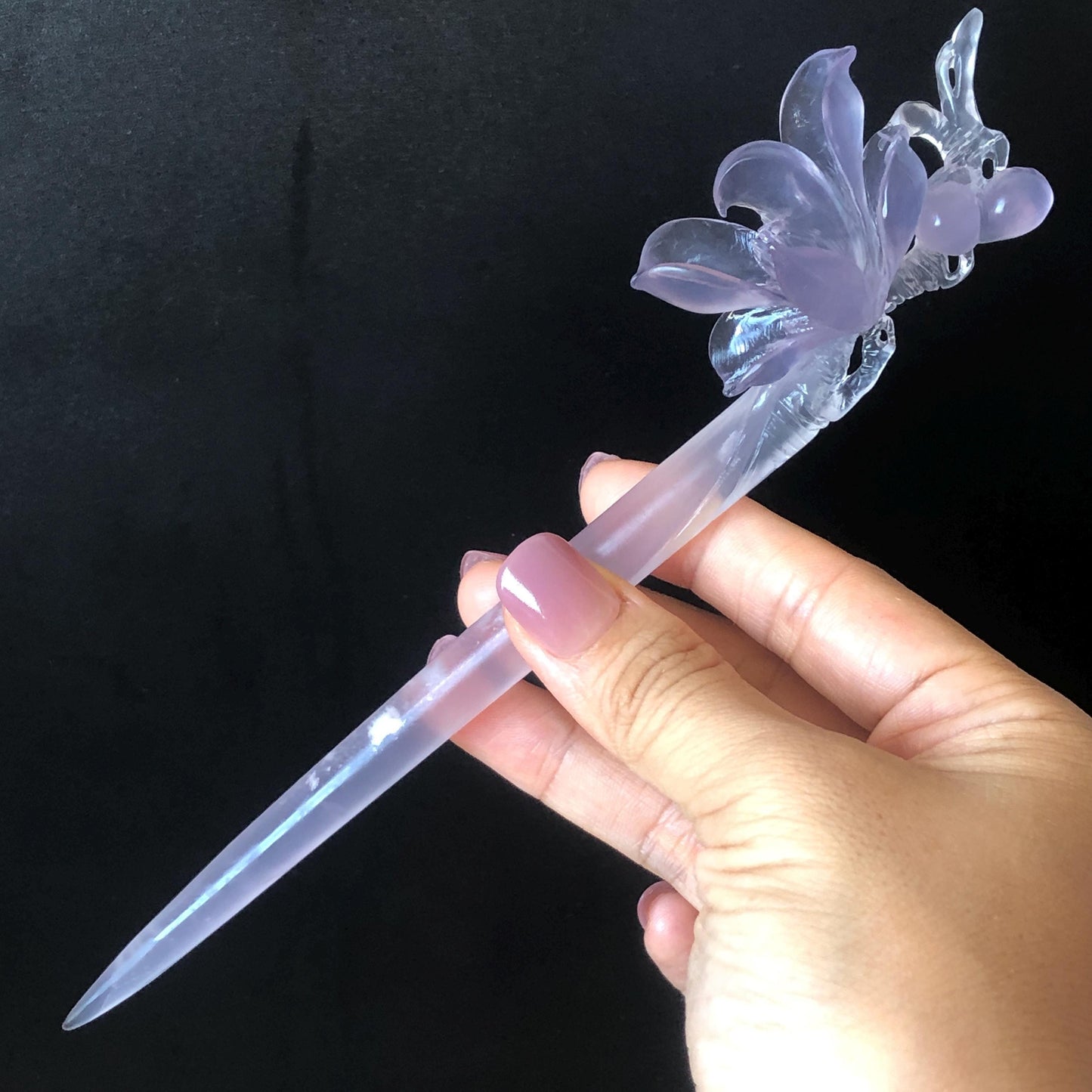 Natural Fluorite Hand Carved Yulan Flower Hair Pin: Purple and White Handcrafted Crystal Hanfu Hair Stick in Asian Chinese Vintage Style Handcrafted Hair Fork Bridal Wedding Headpiece gift for her japanese hairpin korean hair stick chinese hair fork vintage hair comb antique hair pins hanfu hair stick bridal shower hair jewelry wedding headpiece bridal shower gift engagement hair accessory jade carving hand engraved purple crystal untreated natural crystal hairpin yulan carving