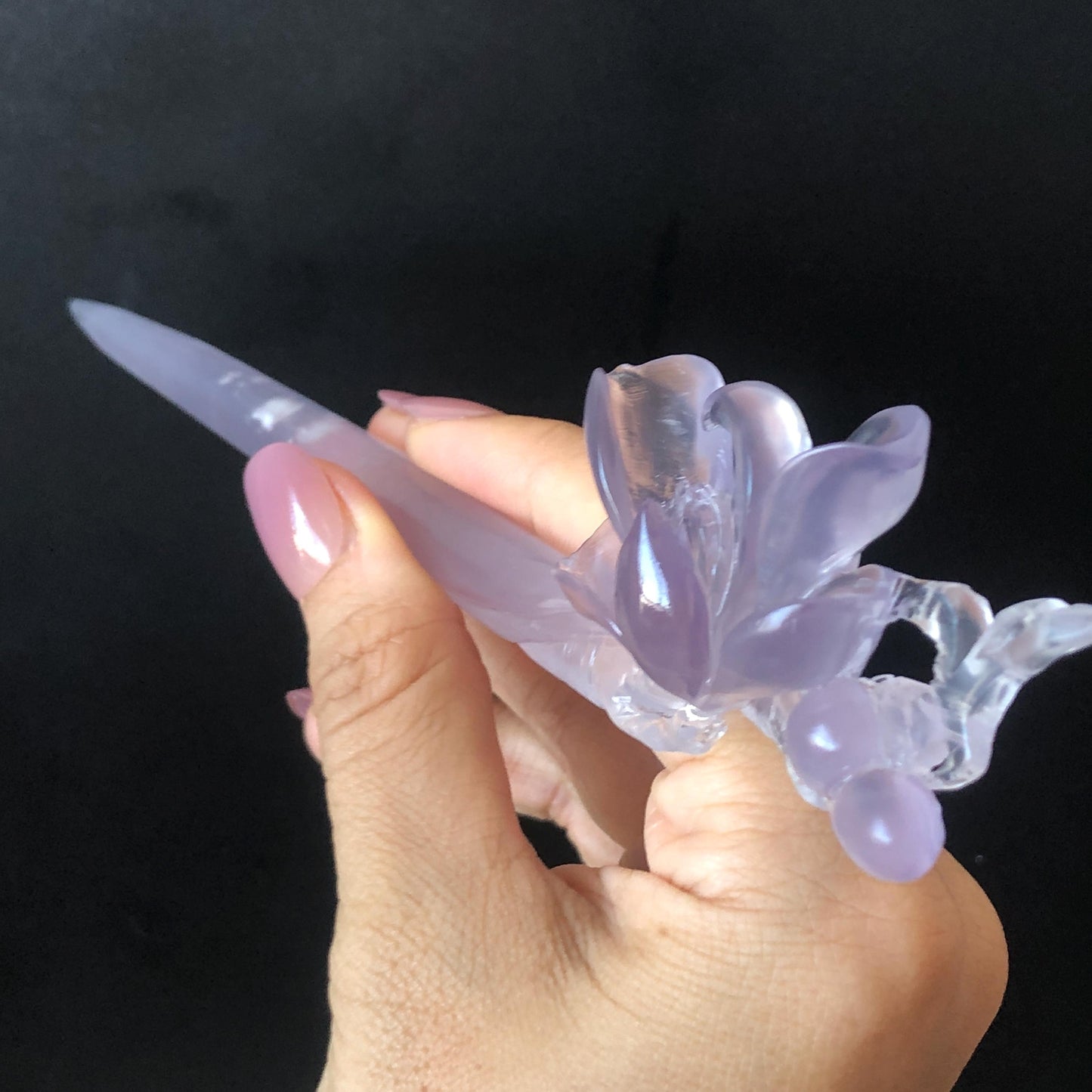 Natural Fluorite Hand Carved Yulan Flower Hair Pin: Purple and White Handcrafted Crystal Hanfu Hair Stick in Asian Chinese Vintage Style Handcrafted Hair Fork Bridal Wedding Headpiece gift for her japanese hairpin korean hair stick chinese hair fork vintage hair comb antique hair pins hanfu hair stick bridal shower hair jewelry wedding headpiece bridal shower gift engagement hair accessory jade carving hand engraved purple crystal untreated natural crystal hairpin yulan carving