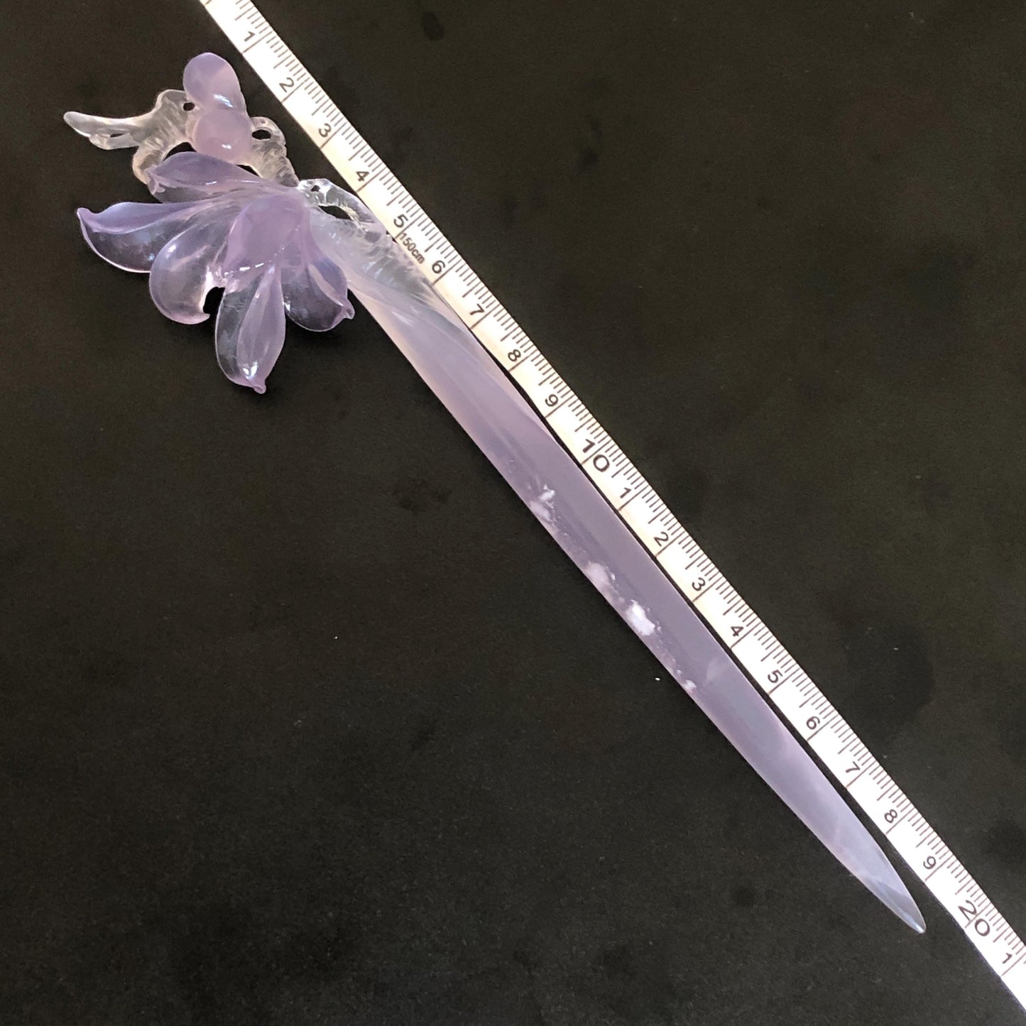 Natural Fluorite Hand Carved Yulan Flower Hair Pin: Purple and White Handcrafted Crystal Hanfu Hair Stick in Asian Chinese Vintage Style Handcrafted Hair Fork Bridal Wedding Headpiece gift for her japanese hairpin korean hair stick chinese hair fork vintage hair comb antique hair pins hanfu hair stick bridal shower hair jewelry wedding headpiece bridal shower gift engagement hair accessory jade carving hand engraved purple crystal untreated natural crystal hairpin yulan carving