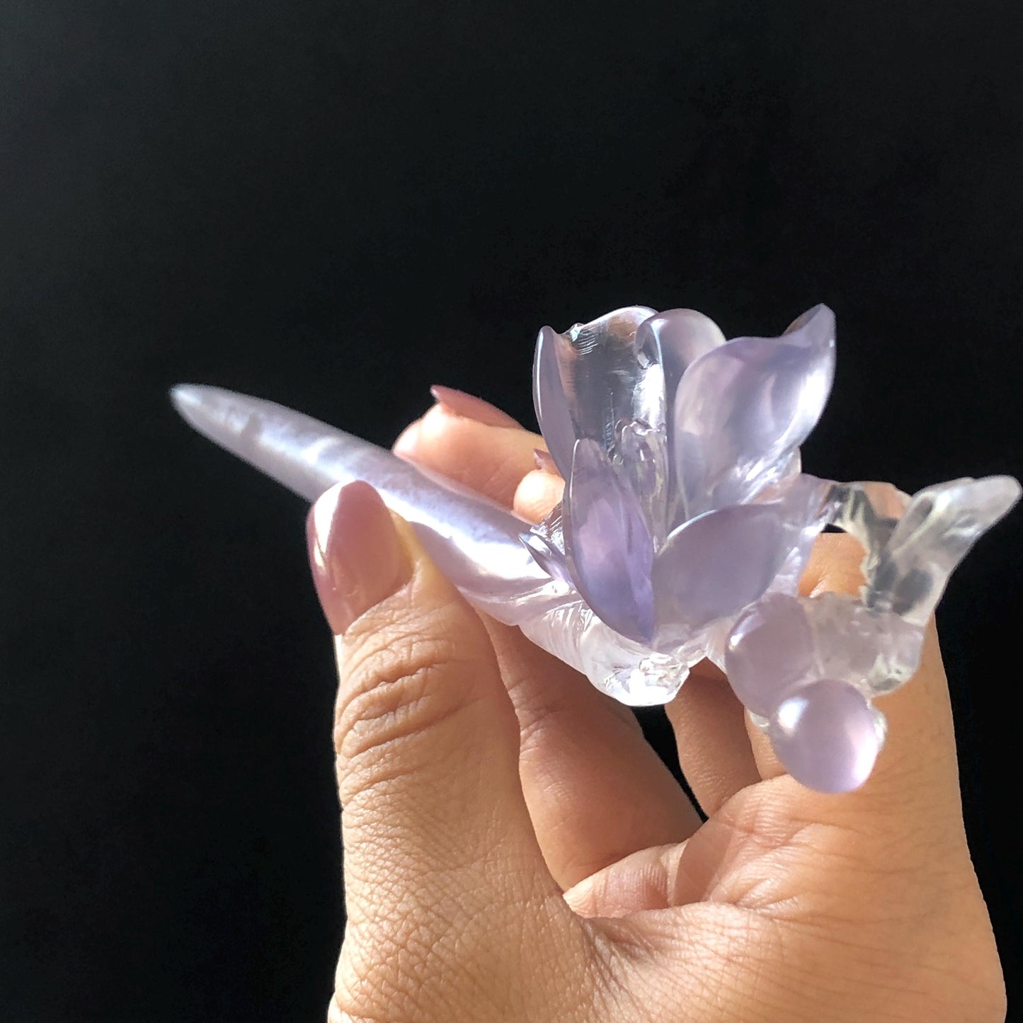 Natural Fluorite Hand Carved Yulan Flower Hair Pin: Purple and White Handcrafted Crystal Hanfu Hair Stick in Asian Chinese Vintage Style Handcrafted Hair Fork Bridal Wedding Headpiece gift for her japanese hairpin korean hair stick chinese hair fork vintage hair comb antique hair pins hanfu hair stick bridal shower hair jewelry wedding headpiece bridal shower gift engagement hair accessory jade carving hand engraved purple crystal untreated natural crystal hairpin yulan carving