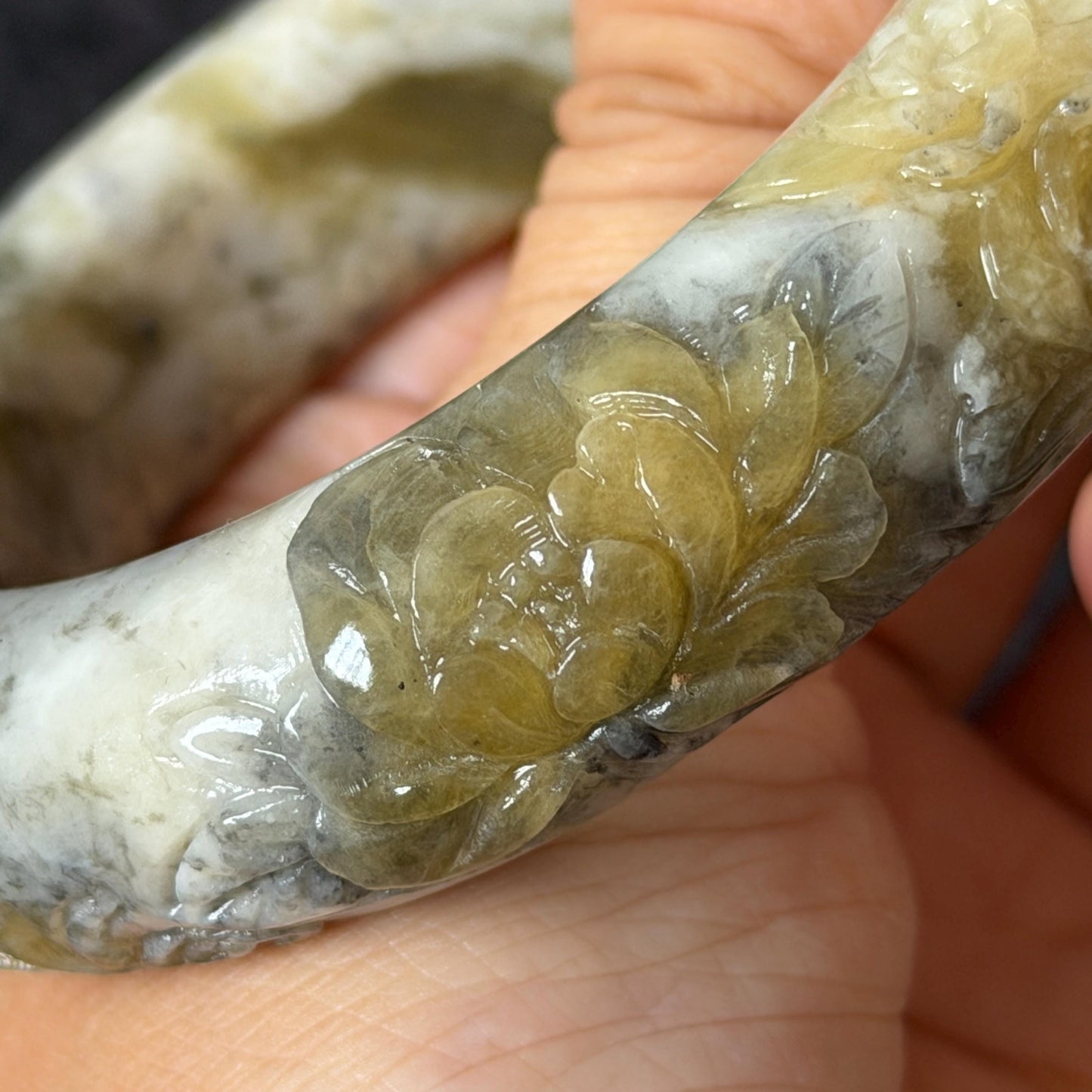 56.4mm Xiu Jade Serpentine Hand Carved Peony Flowers Bangle: Natural Gray White Green Jade Handcrafted Bracelet, Stone Carving Gemstone Jewelry
Gift for her wide jade bangle jade carving hand engraved stone carving natural untreated jade bracelet white jade green jade gray jade handcraft jade peony carving flower carving chinese jade vintage bangle antique bracelet Osmanthus flower antique bangle hand engraved jewelry lotus carving lotus leaves