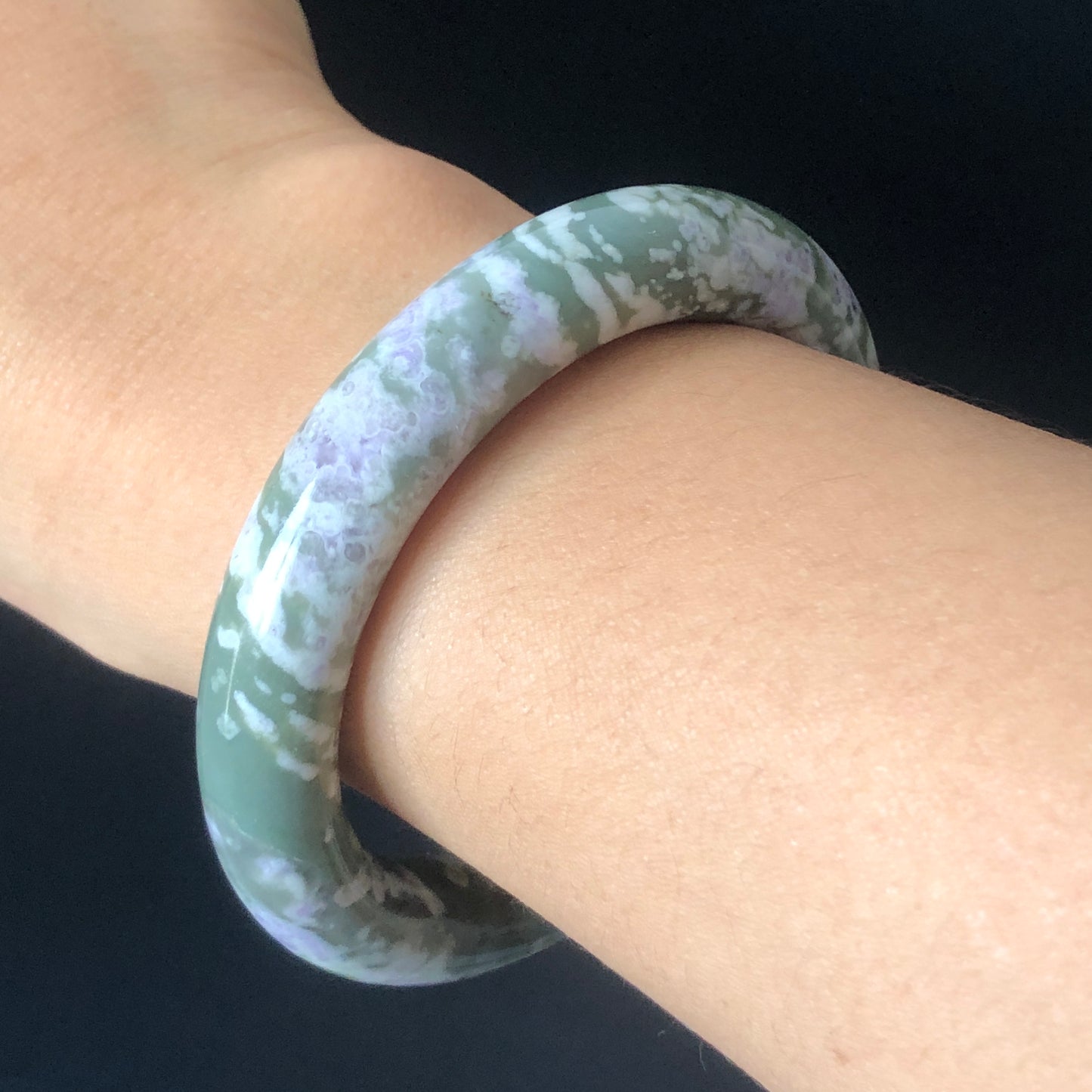 52.7mm Natural Hetian Jade Bangle Nephrite Stone Bracelet | Green Jade with White & Purple Flower | Wisteria Flowers