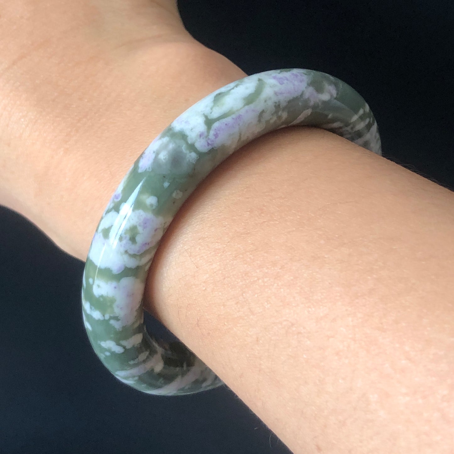 52.7mm Natural Hetian Jade Bangle Nephrite Stone Bracelet | Green Jade with White & Purple Flower | Wisteria Flowers