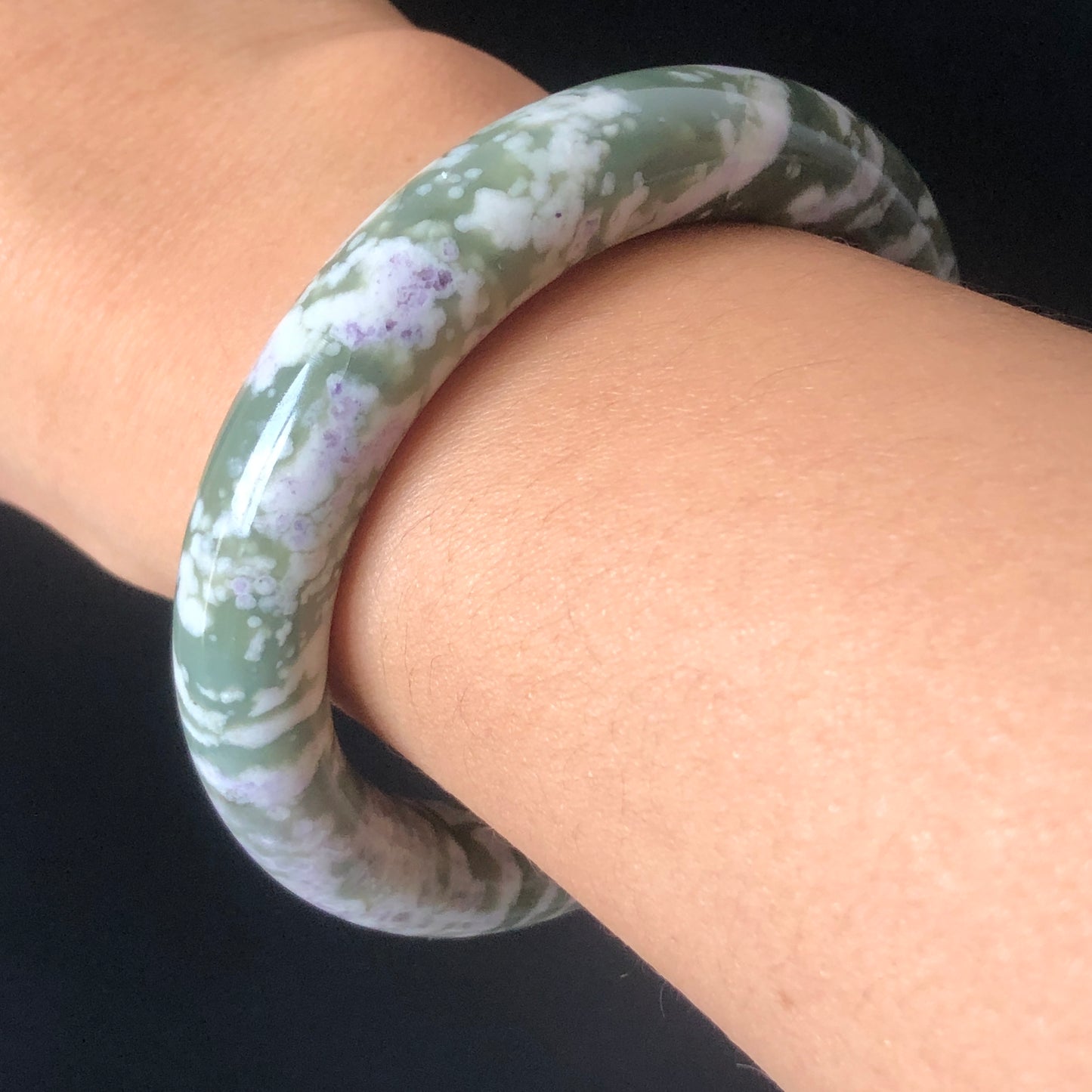 52.7mm Natural Hetian Jade Bangle Nephrite Stone Bracelet | Green Jade with White & Purple Flower | Wisteria Flowers