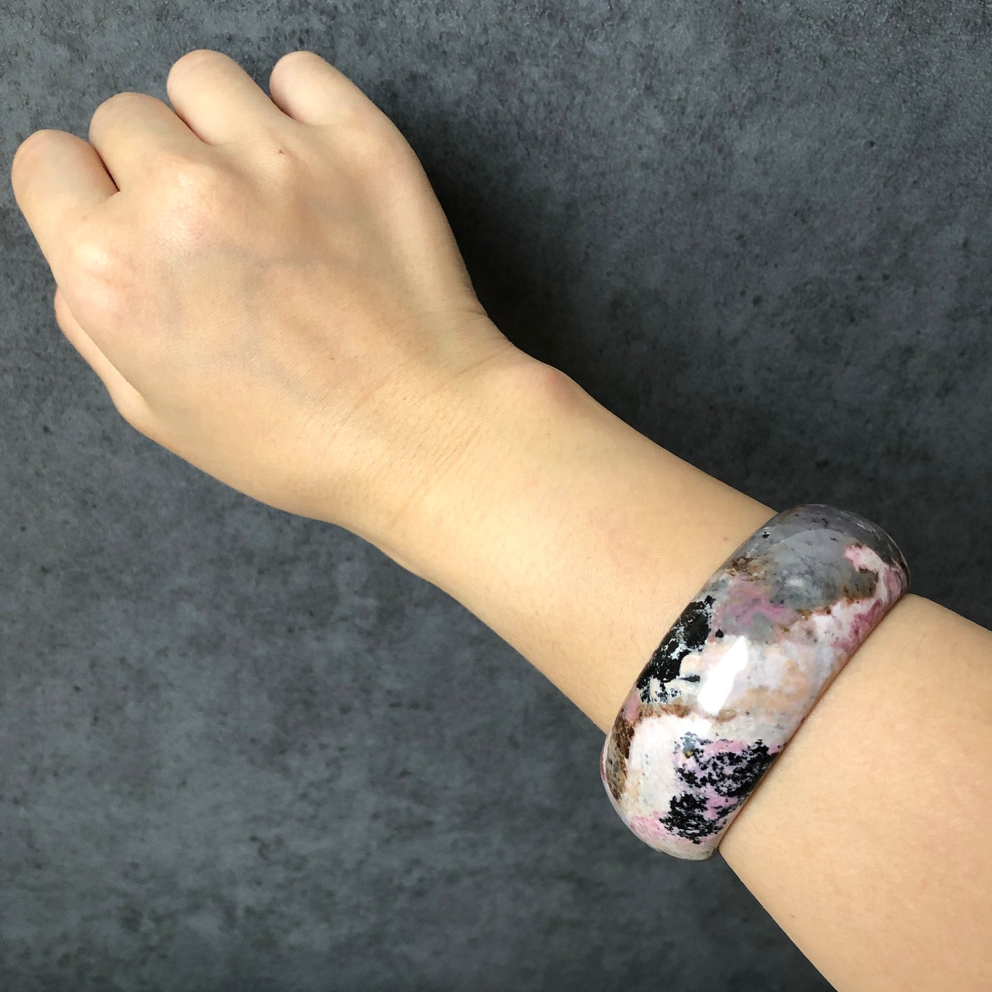 59.3mm Natural Rhodonite Stone Bangle | Ukiyo-e | Porcelain Blue with Black Ink | Japanese Painting | Pink Crystal Gemstone Bracelet Gift