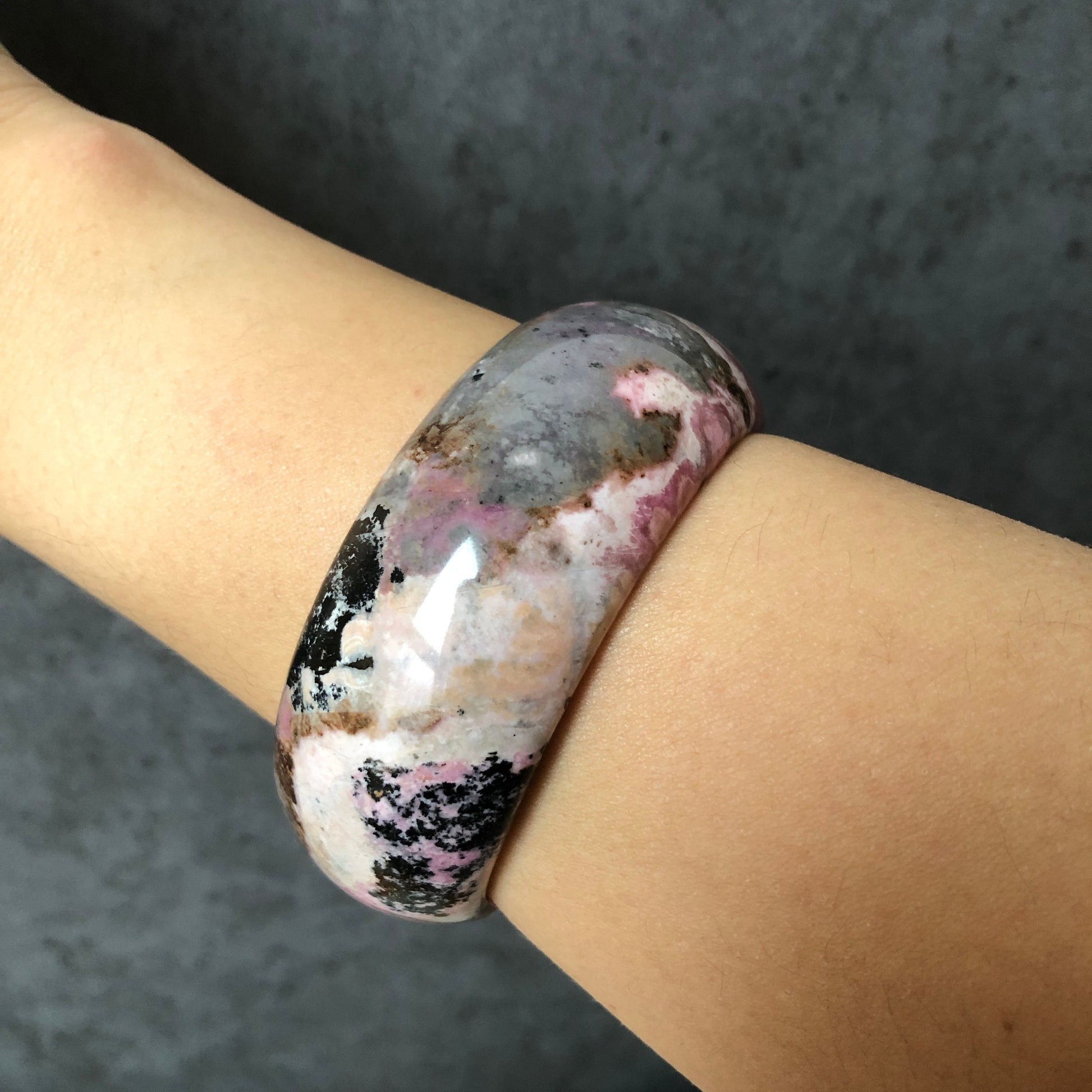 59.3mm Natural Rhodonite Stone Bangle | Ukiyo-e | Porcelain Blue with Black Ink | Japanese Painting | Pink Crystal Gemstone Bracelet Gift