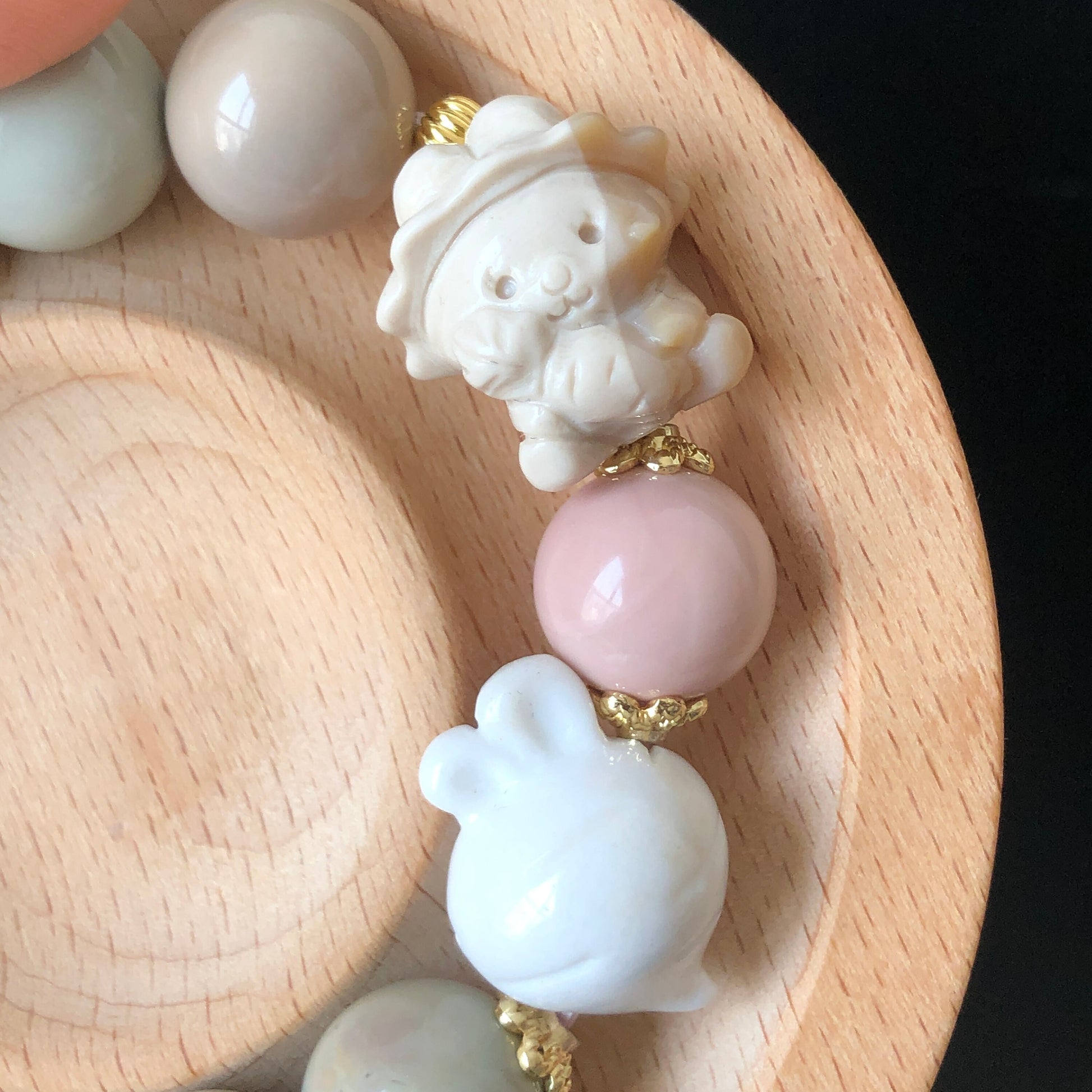 Alashan Agate Bunny Rabbite with Carrot carved Charm Bead Bracelet | Creamy Milkshake Macaroon | Crystal DIY | Easter Holiday | Rabbit Year