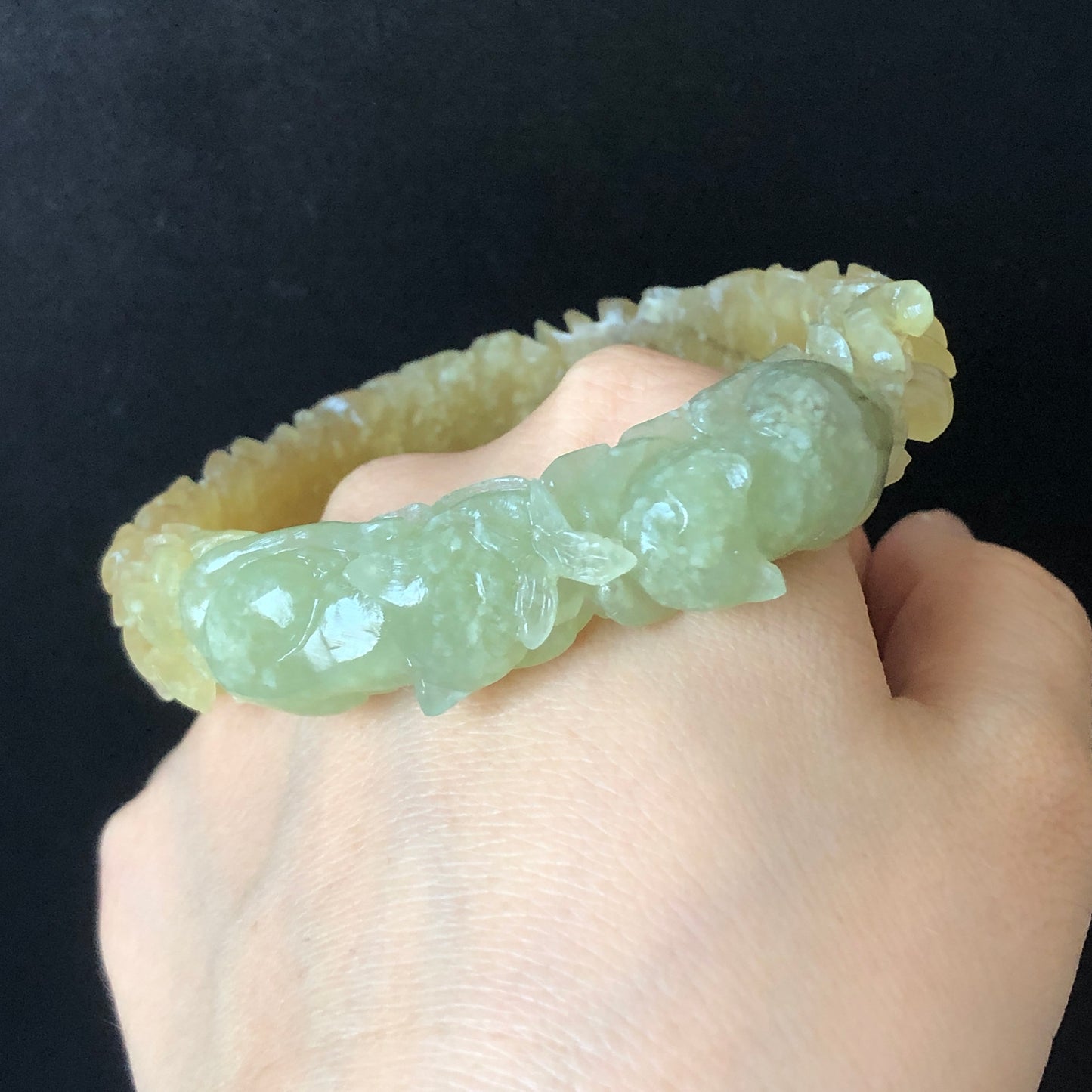 56.4mm Natural Xiu Jade Serpentine Hand Carved Kitten Cat with Butterfly and Yellow Hydrangeas flowers Bangle | Green & Yellow | Lemon Soda