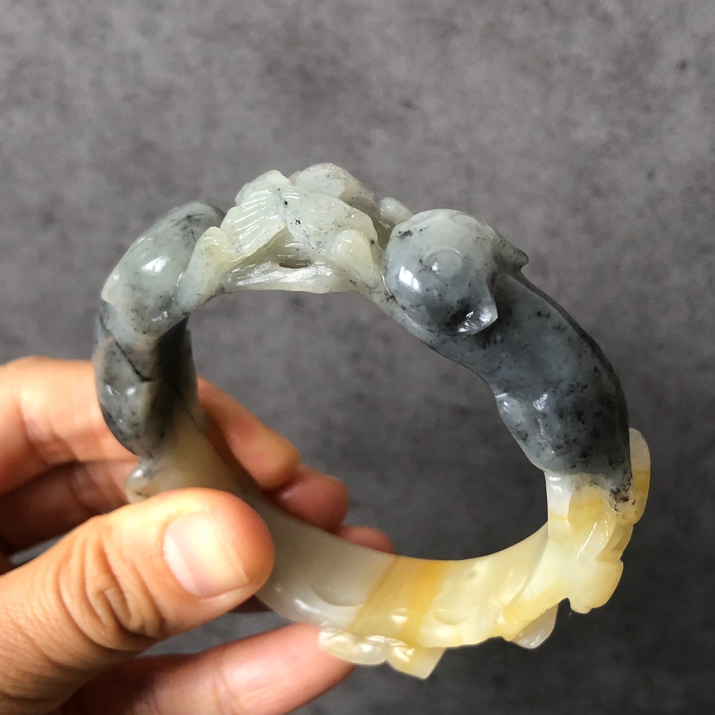 55.3mm Natural Xiu Jade Serpentine Hand Carved Black Kitten Cat with Butterfly and Yellow Peach Blossom Crystal Stone Bangle Bracelet