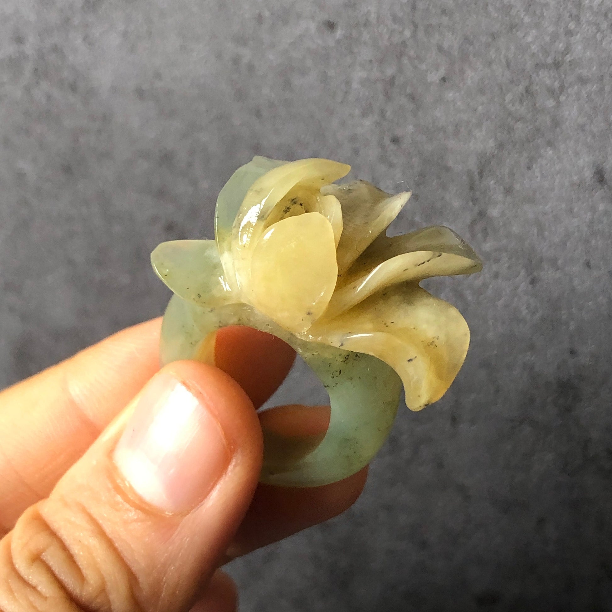 Natural Xiu Jade Serpentine Hand Craved Flower Blooming Yulan Ring | 16.2mm (US 5.5-6) | Yellow & Green | Crystal Stone Gemstone Ring