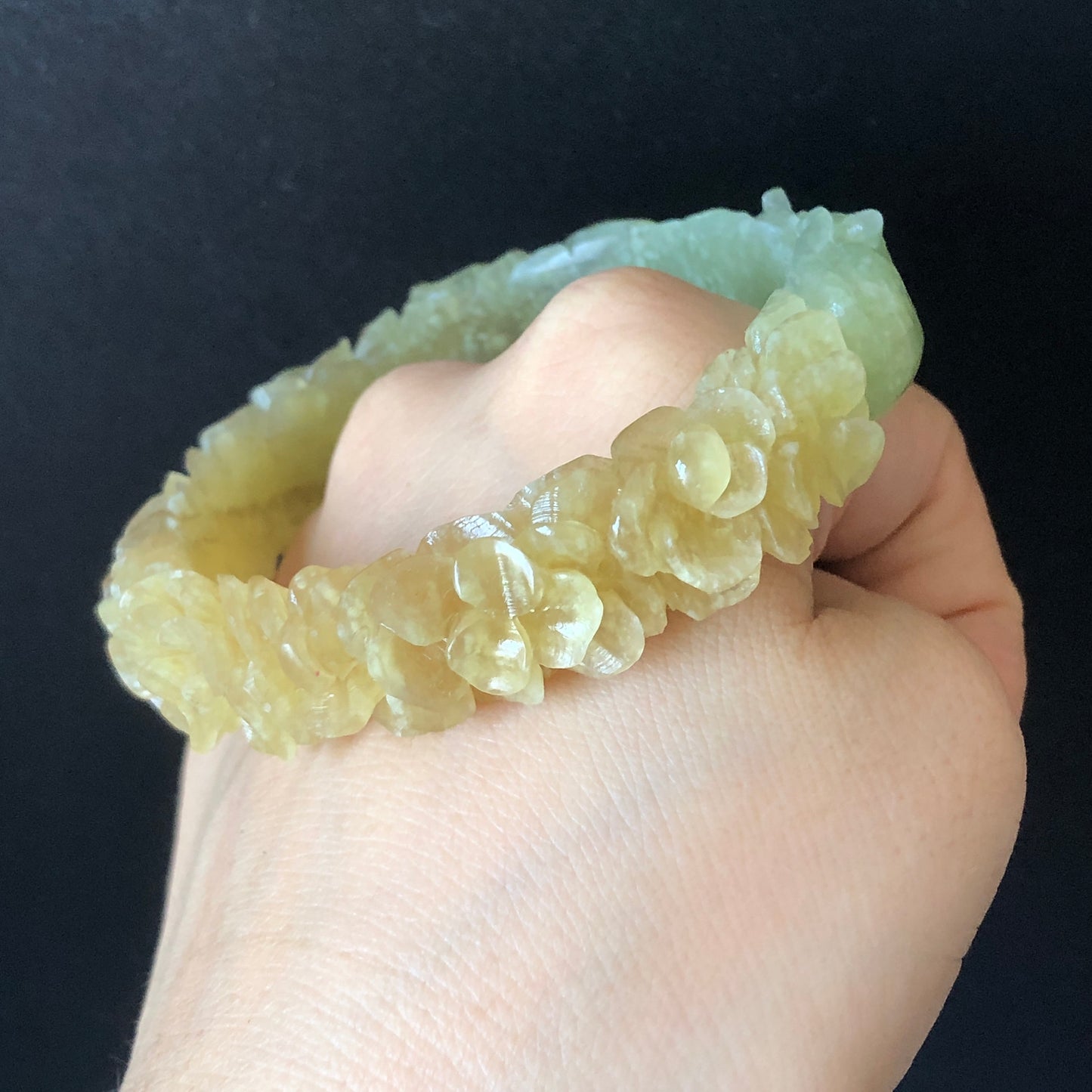 56.4mm Natural Xiu Jade Serpentine Hand Carved Kitten Cat with Butterfly and Yellow Hydrangeas flowers Bangle | Green & Yellow | Lemon Soda