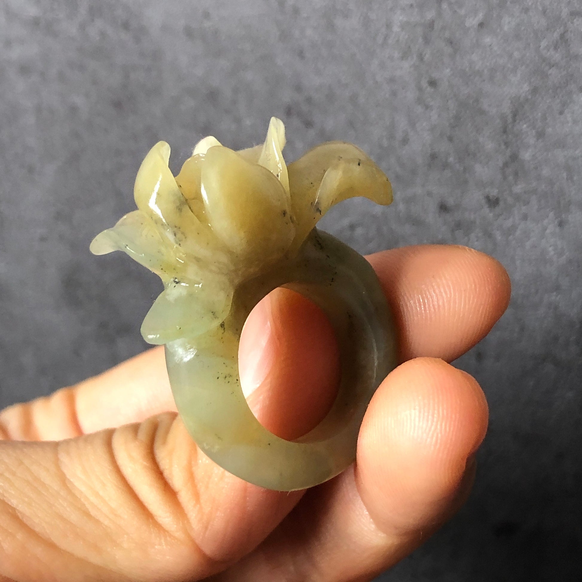 Natural Xiu Jade Serpentine Hand Craved Flower Blooming Yulan Ring | 16.2mm (US 5.5-6) | Yellow & Green | Crystal Stone Gemstone Ring