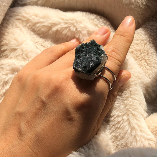 Raw Black Amethyst Crystal Ring, Raw Stone Ring Big Raw Crystal Ring, Large Statement Ring, Birthstone Gemstone, Chunky Irregular Ring Gift, adjustable band ring, shiny sparky quartz ring, silver plated copper ring, cocktail ring for men and women