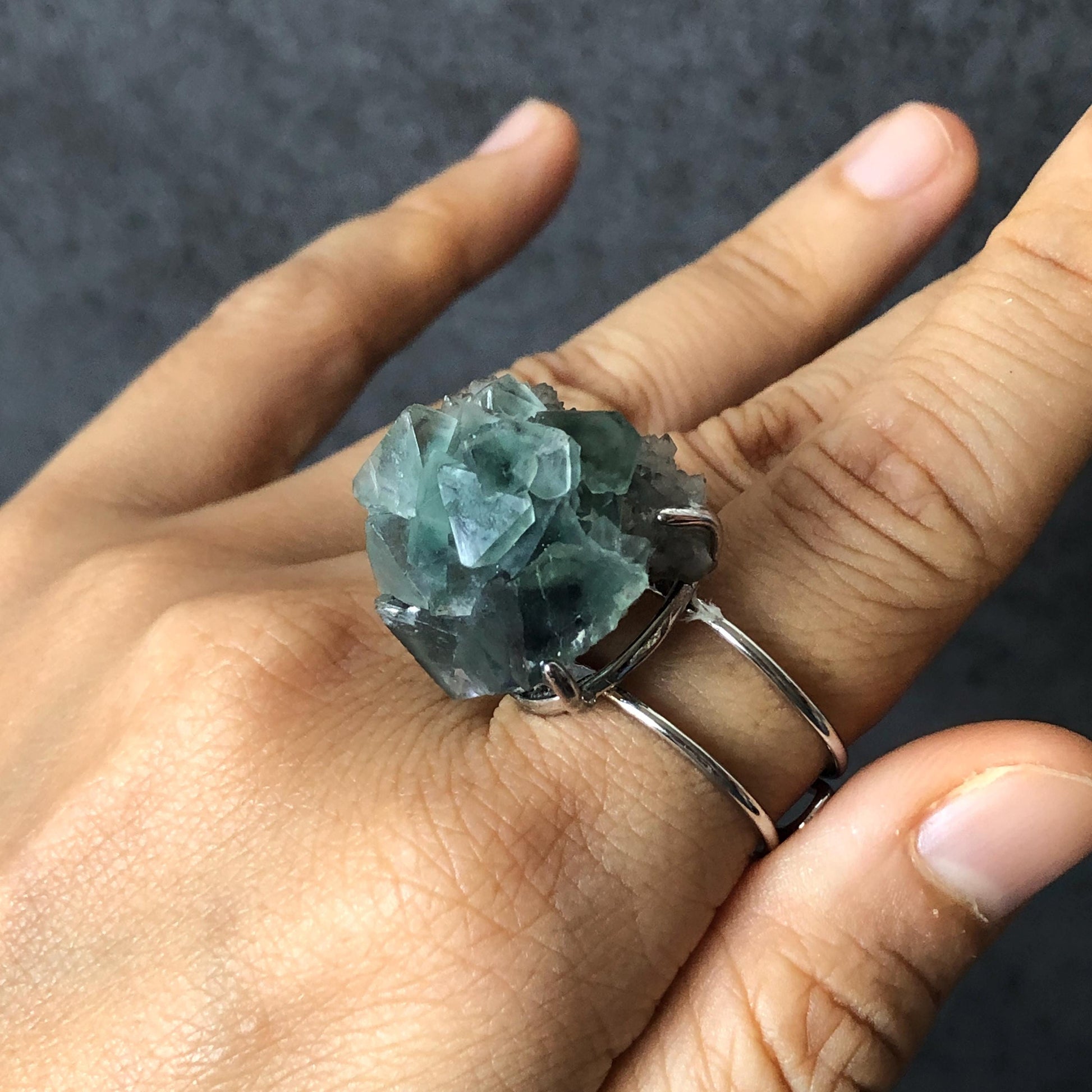 Raw Fluorite Ring, Ball-shaped raw crystal ring, green raw stone ring, raw mineral ring, chunky irregular ring, adjustable band ring, silver-plated copper ring, February March birthstone ring, large statement ring for men and women, big cocktail ring