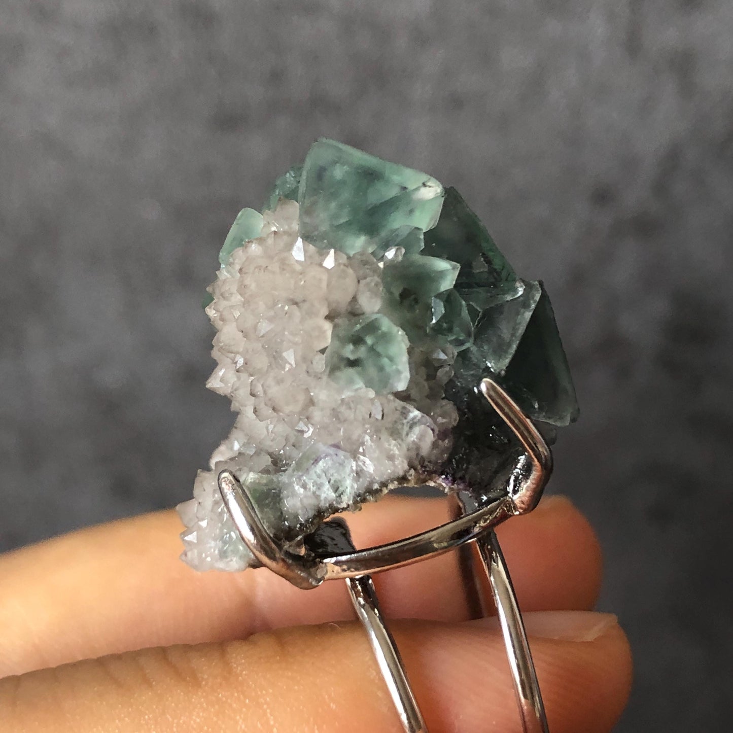 Raw Fluorite Ring, Ball-shaped raw crystal ring, green raw stone ring, raw mineral ring, chunky irregular ring, adjustable band ring, silver-plated copper ring, February March birthstone ring, large statement ring for men and women, big cocktail ring