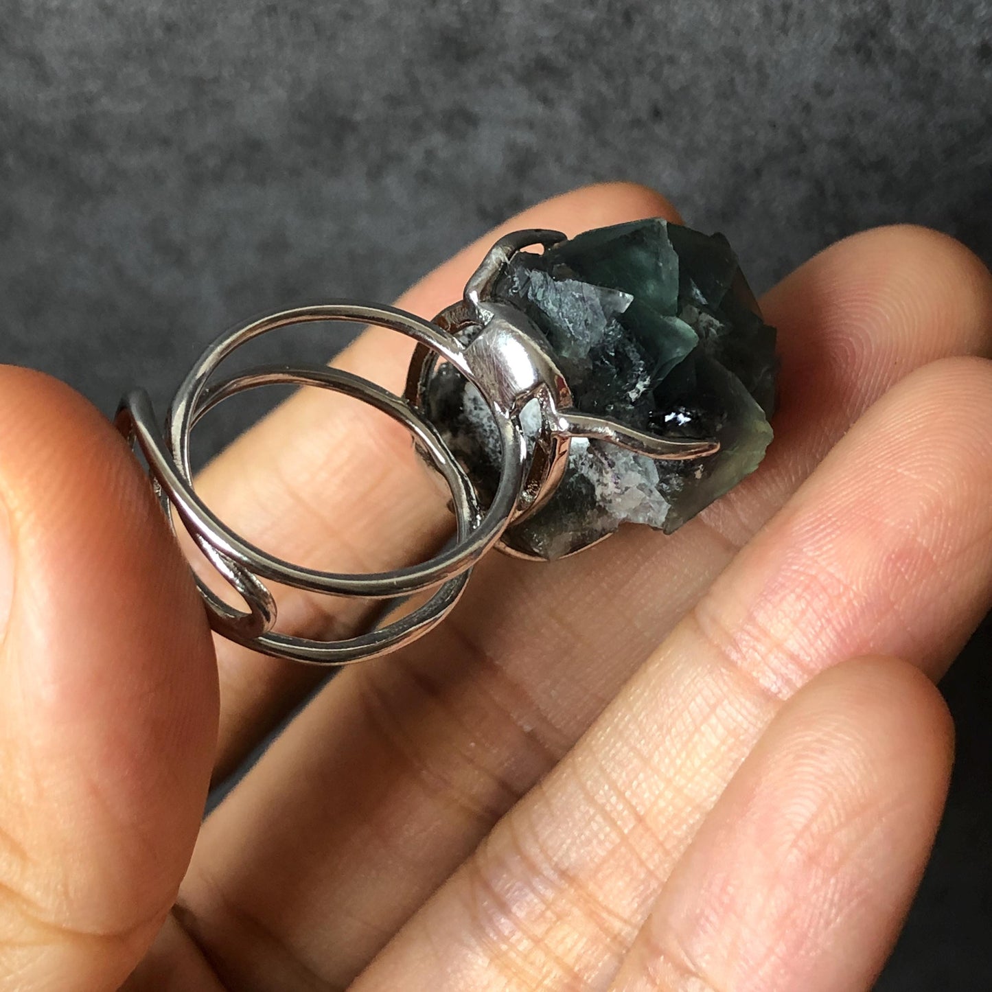 Raw Fluorite Ring, Ball-shaped raw crystal ring, green raw stone ring, raw mineral ring, chunky irregular ring, adjustable band ring, silver-plated copper ring, February March birthstone ring, large statement ring for men and women, big cocktail ring