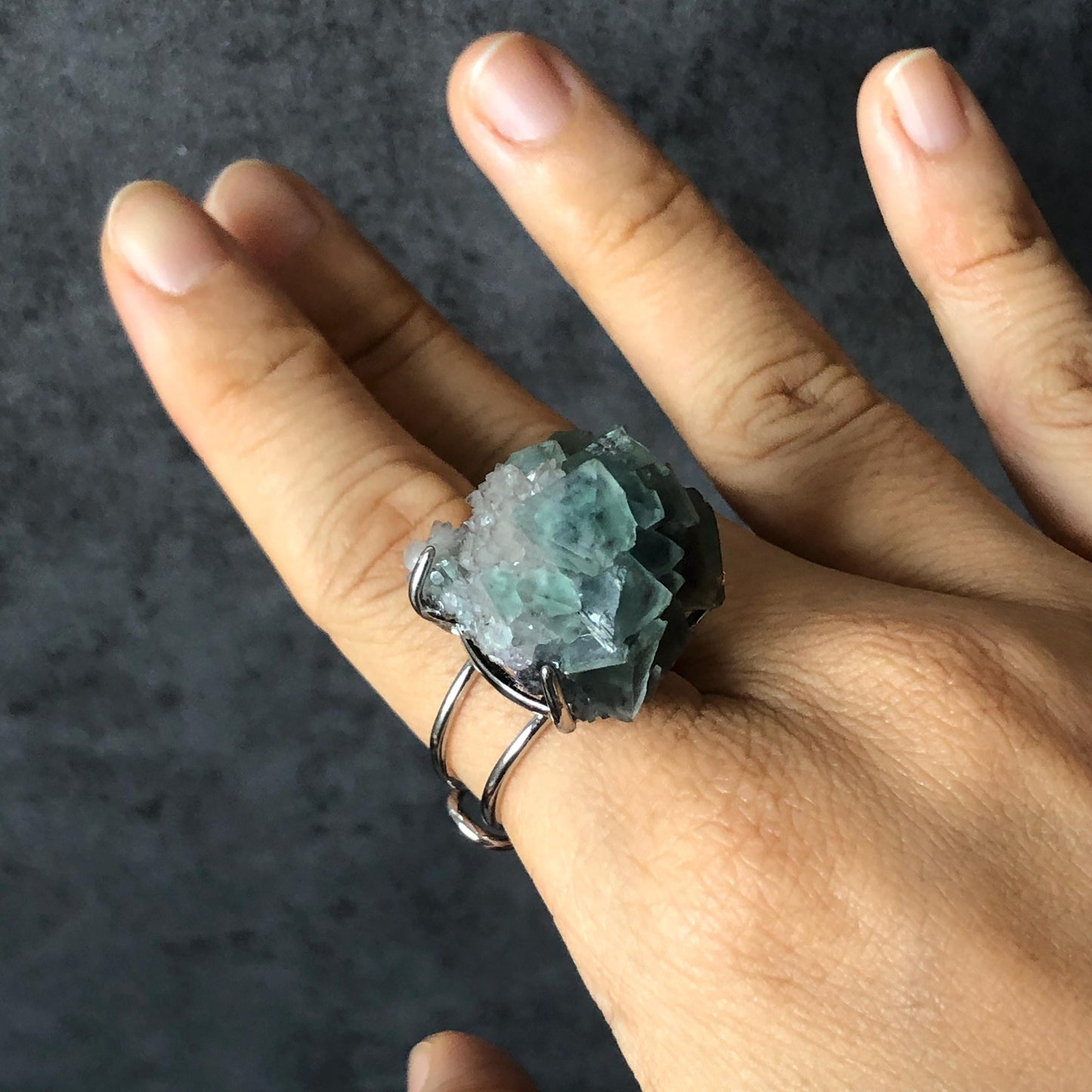 Raw Fluorite Ring, Ball-shaped raw crystal ring, green raw stone ring, raw mineral ring, chunky irregular ring, adjustable band ring, silver-plated copper ring, February March birthstone ring, large statement ring for men and women, big cocktail ring