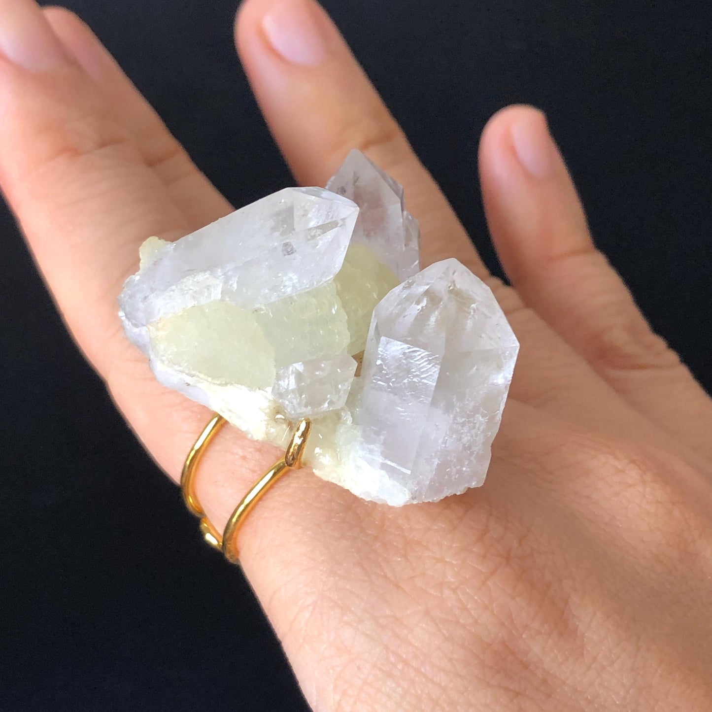 Raw Prehnite Quartz Cluster Ring with rainbow, Green Raw Stone Ring Big Massive Crystal Ring, Oversized Gemstone Jewelry, Irregular Ring, gold-plated copper ring, chunky huge cocktail ring, raw mineral ring, emotional healer, birthstone ring for men