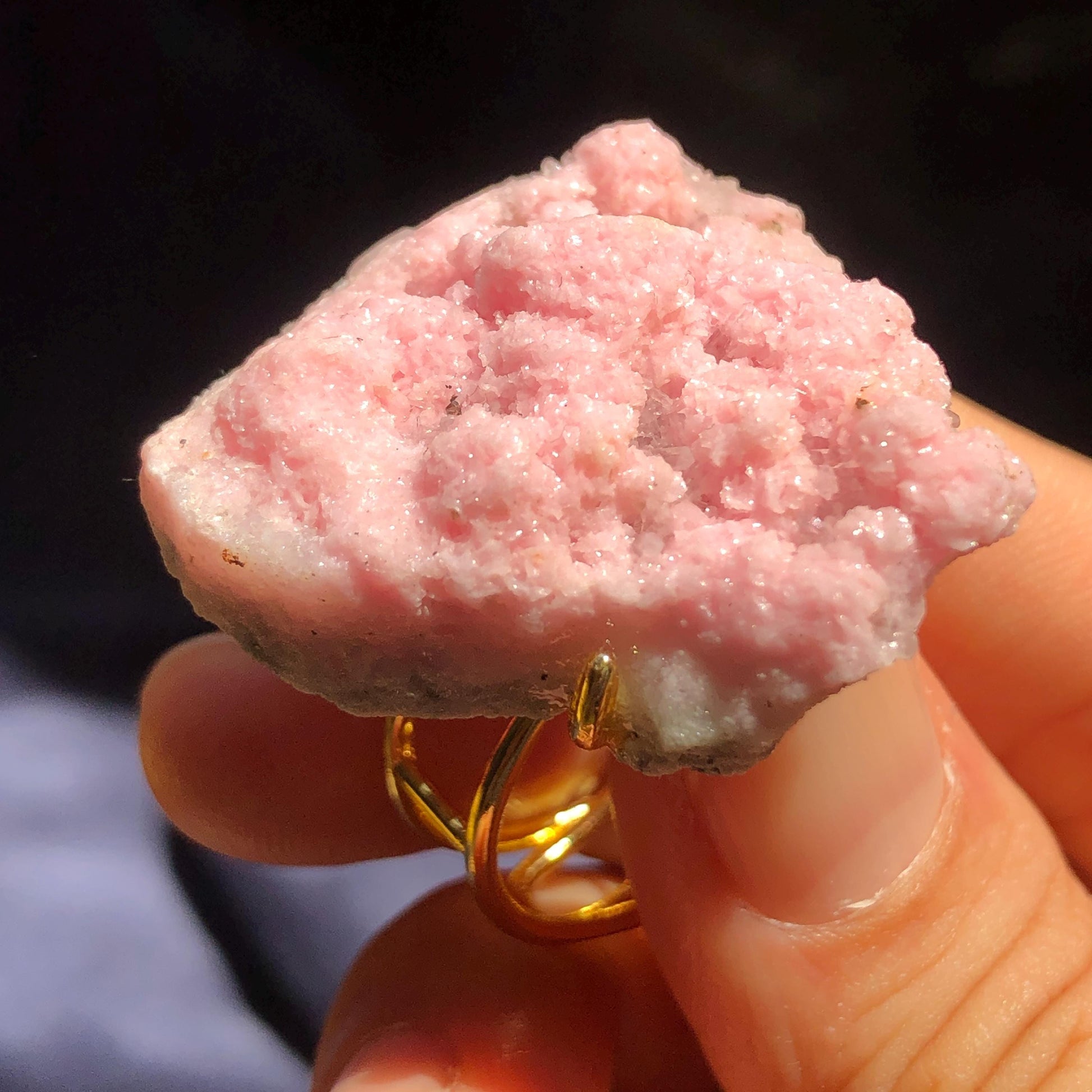 Pink Rhodochrosite Ring, gold-plated copper ring, adjustable statement ring, love stone, healing crystal, barbie pink raw stone ring, chunky raw crystal ring, irregular ring for men and women, birthstone gift for her and him, raw mineral ring