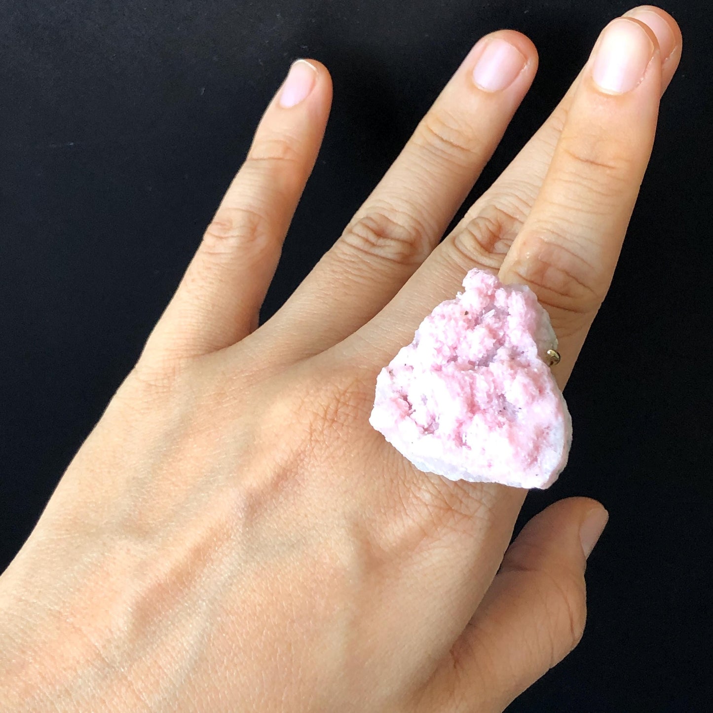 Pink Rhodochrosite Ring, gold-plated copper ring, adjustable statement ring, love stone, healing crystal, barbie pink raw stone ring, chunky raw crystal ring, irregular ring for men and women, birthstone gift for her and him, raw mineral ring