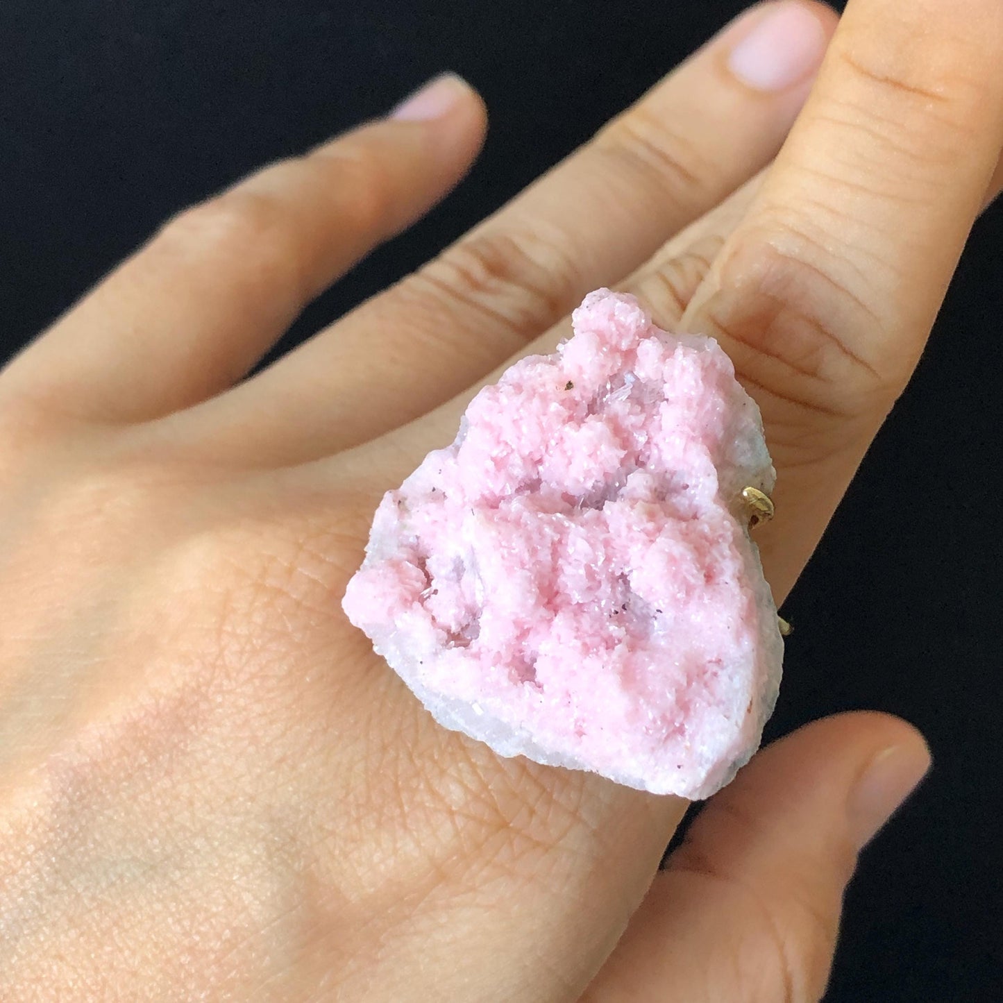 Pink Rhodochrosite Ring, gold-plated copper ring, adjustable statement ring, love stone, healing crystal, barbie pink raw stone ring, chunky raw crystal ring, irregular ring for men and women, birthstone gift for her and him, raw mineral ring