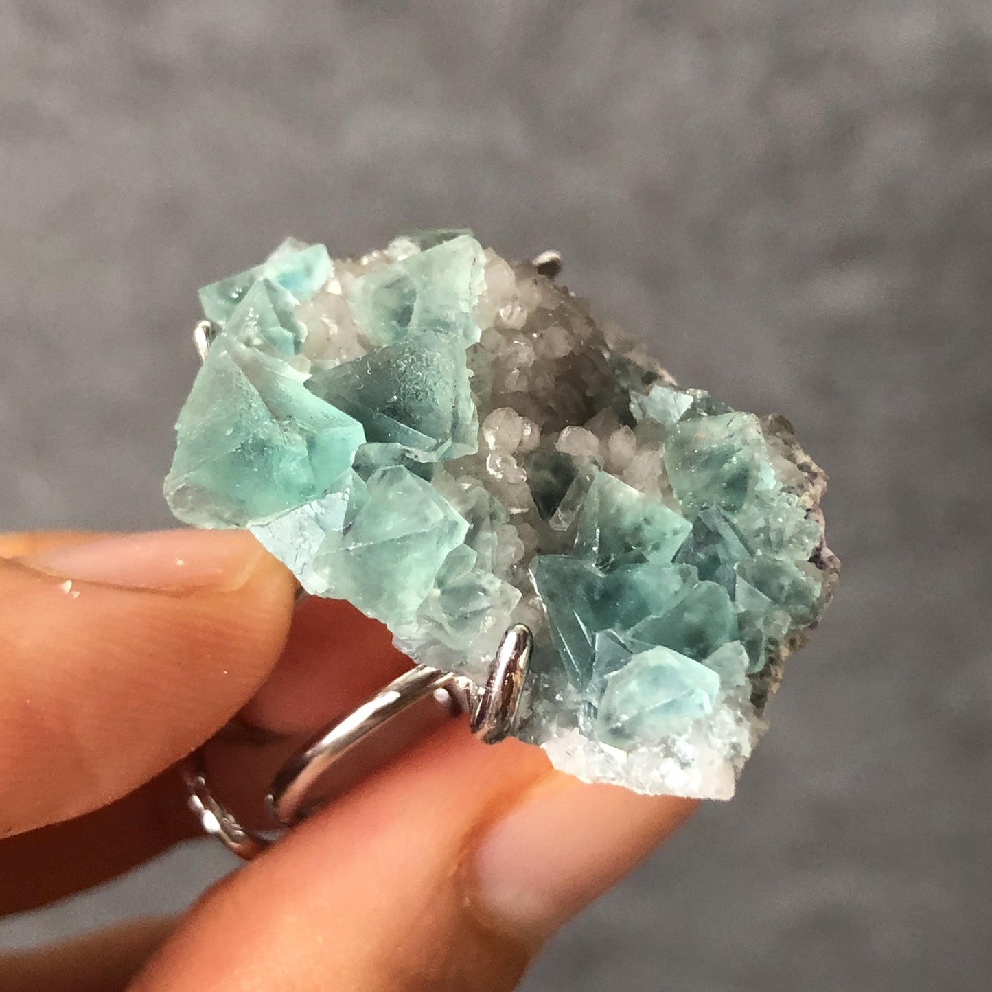 Raw Fluorite Ring, Green Fluorite Ring, Raw Crystal Ring, Raw Stone Ring, adjustable gemstone ring, Chunky Stone Ring, Large Statement Ring for Men and Women,Big Birthstone Ring, Raw Mineral Ring, Green Raw Crystal Ring, Crystal Band Ring