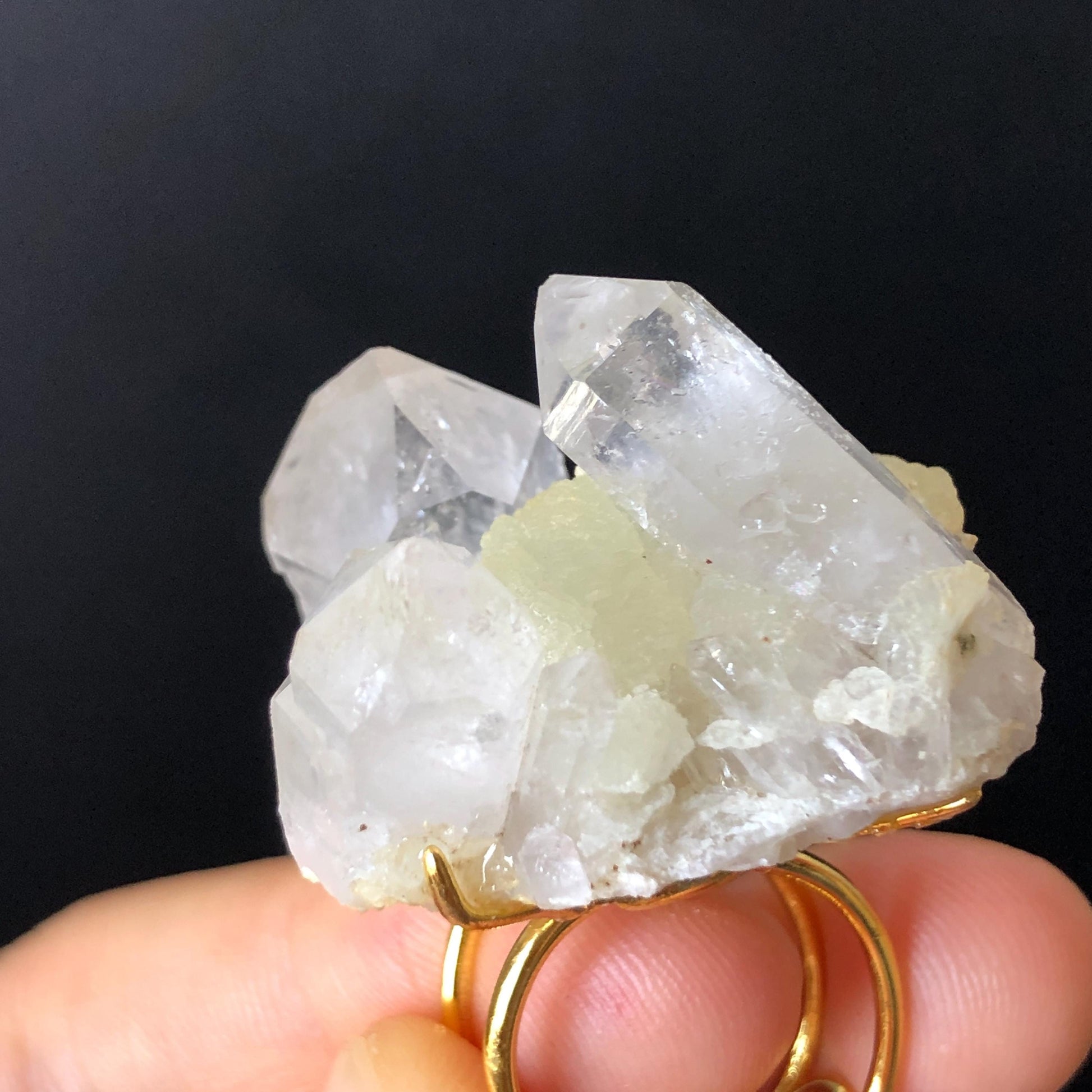 Raw Prehnite Quartz Cluster Ring with rainbow, Green Raw Stone Ring Big Massive Crystal Ring, Oversized Gemstone Jewelry, Irregular Ring, gold-plated copper ring, chunky huge cocktail ring, raw mineral ring, emotional healer, birthstone ring for men