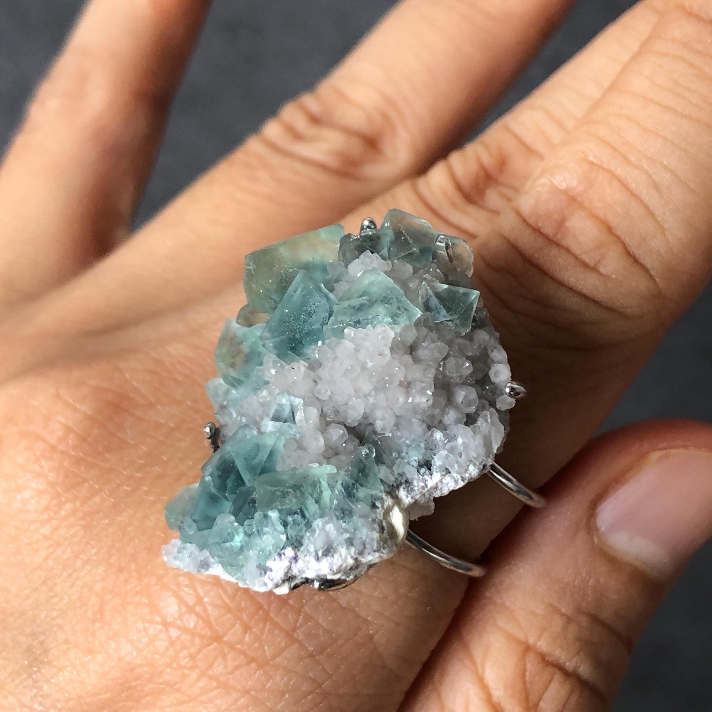 Raw Fluorite Ring, Green Fluorite Ring, Raw Crystal Ring, Raw Stone Ring, adjustable gemstone ring, Chunky Stone Ring, Large Statement Ring for Men and Women,Big Birthstone Ring, Raw Mineral Ring, Green Raw Crystal Ring, Crystal Band Ring