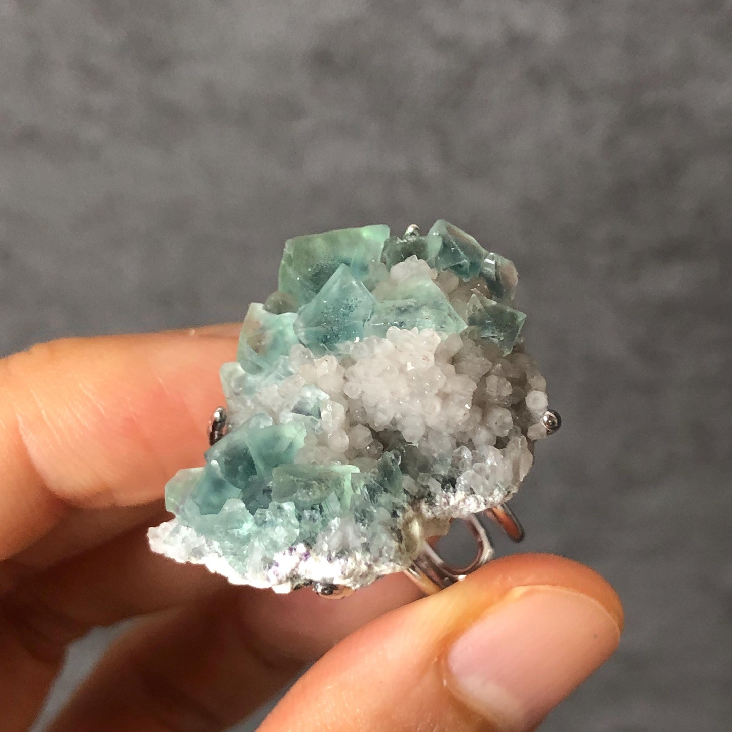 Raw Fluorite Ring, Green Fluorite Ring, Raw Crystal Ring, Raw Stone Ring, adjustable gemstone ring, Chunky Stone Ring, Large Statement Ring for Men and Women,Big Birthstone Ring, Raw Mineral Ring, Green Raw Crystal Ring, Crystal Band Ring