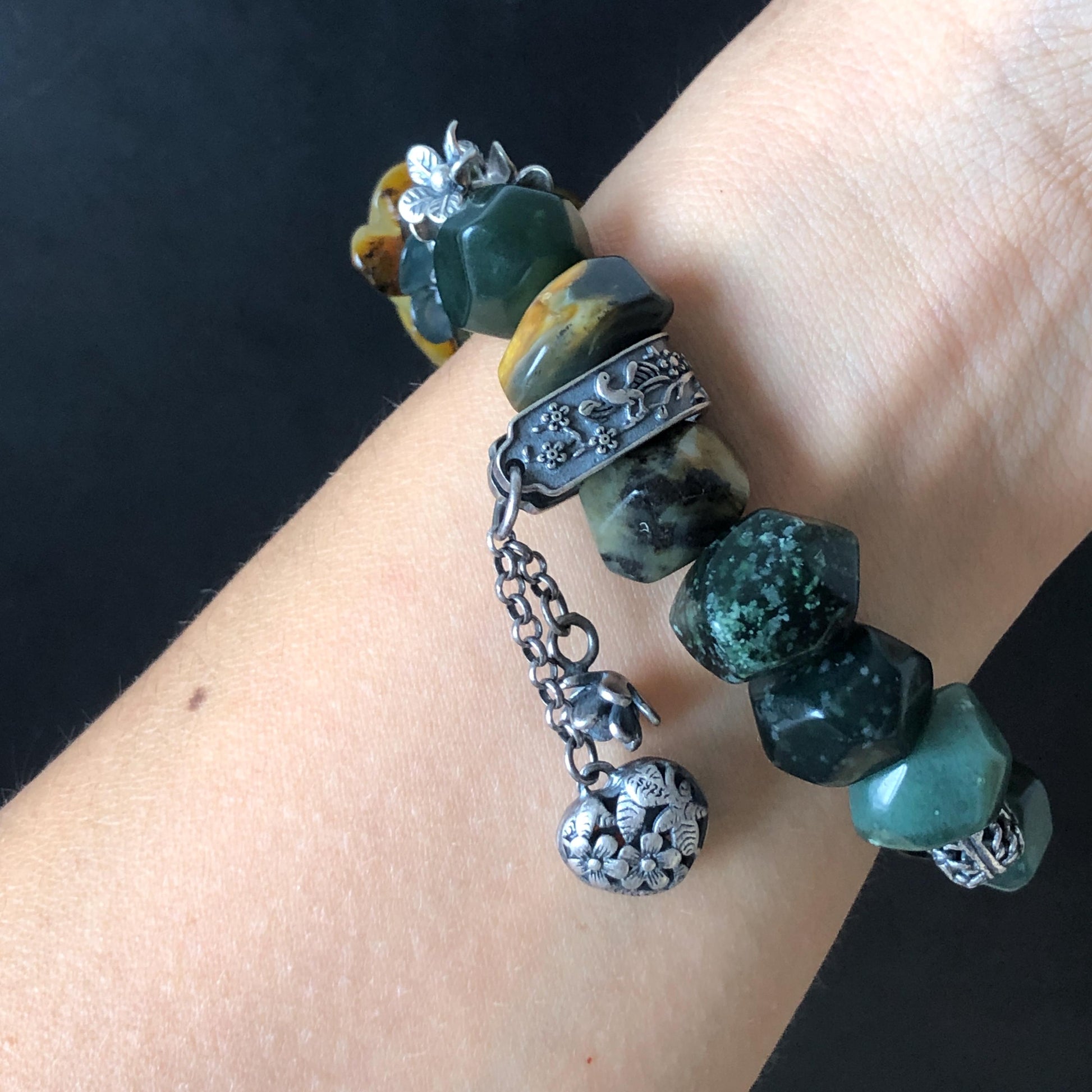 Natural Xiu Jade Serpentine Hand Carved Rabbit Bunny Charm with Irregular Bead Bracelet | Yellow & Deep Green Jade | Vintage Tibetan Silver gift for her rabbit lover gift bunny lover gift customised bracelet hand engraved jade bracelet hand carved bracelet carved charm carved pendant rabbit carving bunny bracelet yellow jade green jade silver bracelet tailor made bracelet personalised bracelet diy bracelet natural untreated jade elastic stretch bracelet