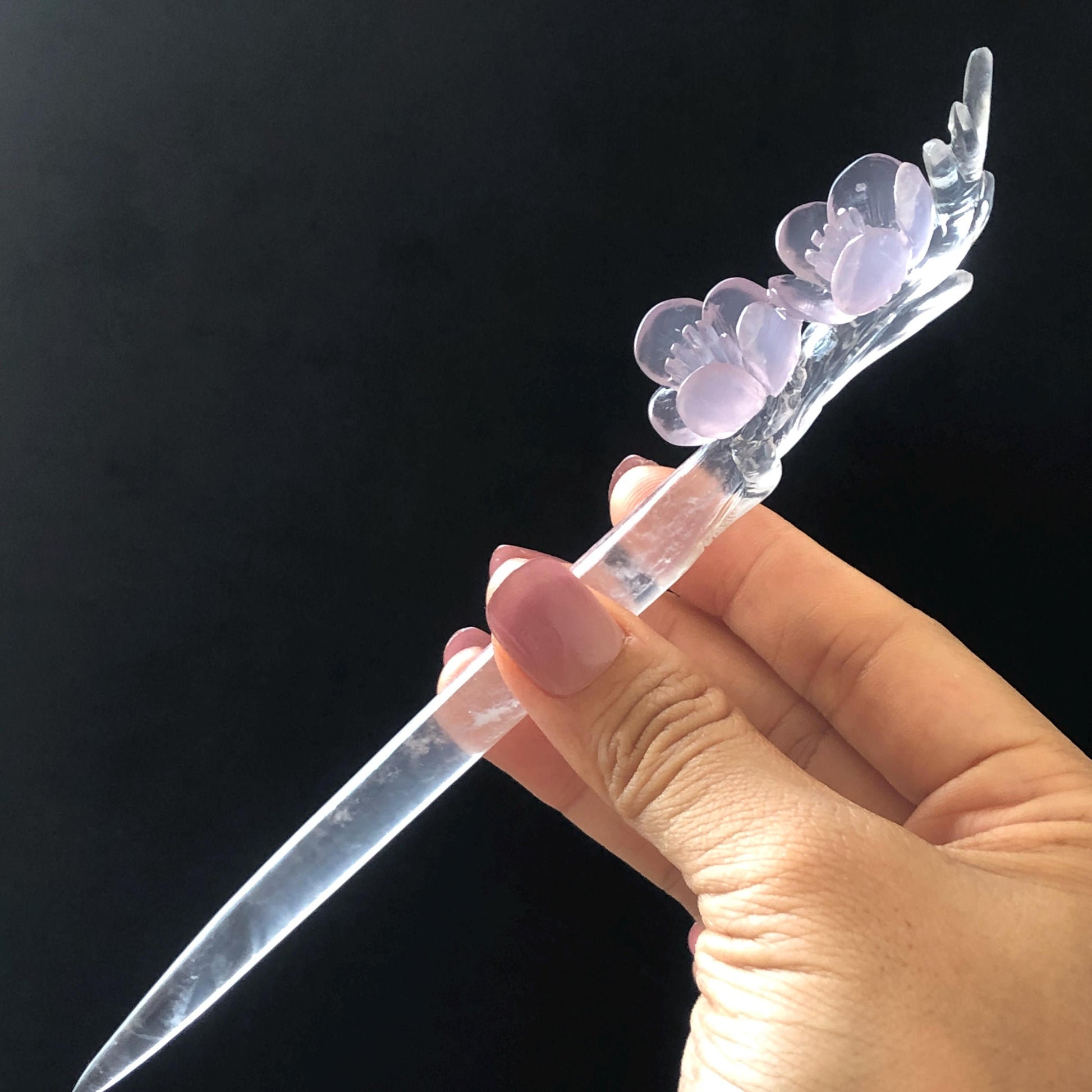 Natural Fluorite Hand Carved Peach Blossom Flower Hair Pin:  Purple and White Handcrafted Crystal Hanfu Hair Stick in Asian Chinese Vintage Style  Handcrafted Hair Fork Bridal Wedding Headpiece gift for her japanese hairpin korean hair stick chinese hair fork vintage hair comb antique hair pins hanfu hair stick bridal shower hair jewelry wedding headpiece bridal shower gift engagement hair accessory jade carving hand engraved purple crystal hand carved hairpins untreated natural crystal hairpin