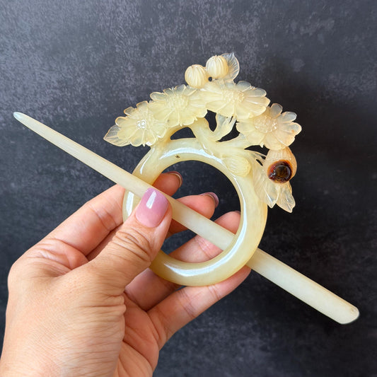 Xiu Jade Serpentine Hand Carved Bird & Daisy Flower Hair Pin: Certified Natural Beige Jade Hair Stick, Asian Vintage Hair Fork | Chinese Vintage Hanfu Antique Gift for her japanese hairpin korean hair stick chinese hair fork vintage hair comb antique hair pins hanfu hair stick bridal shower hair jewelry wedding headpiece engagement hair accessory jade carving hand engraved jade hand carved flower jade hairpins untreated natural jade with certificate bird carving daisy carving bi-colour jade