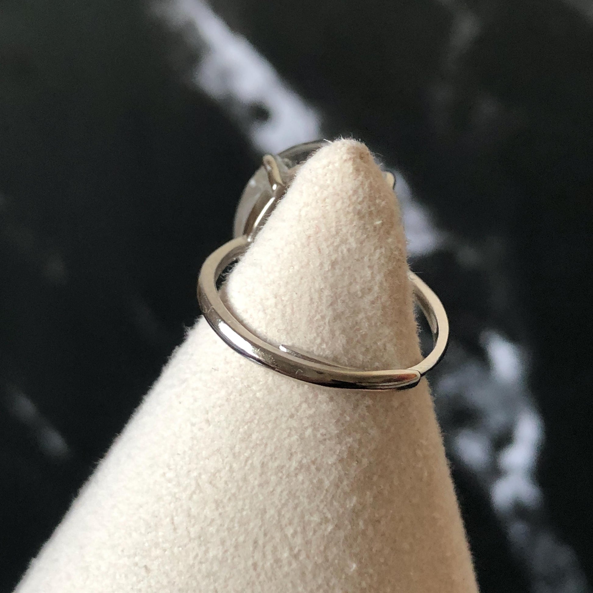 Polished Enhydro Quartz (Herkimer Diamond) S925 Silver Adjustable Ring: Big Rainbow! Moving Black Mica Sand and Black Bubble Inclusion Crystal Statement Ring for Women ring crystal band ring crystal cocktail ring crystal stackable ring 7 chakra crystal ring meditation crystal healing stone birthstone silver ring ring for men rainbow quartz inclusion quartz inclusion crystal minerals specimen silver ring free size ring adjustable ring holder black mica